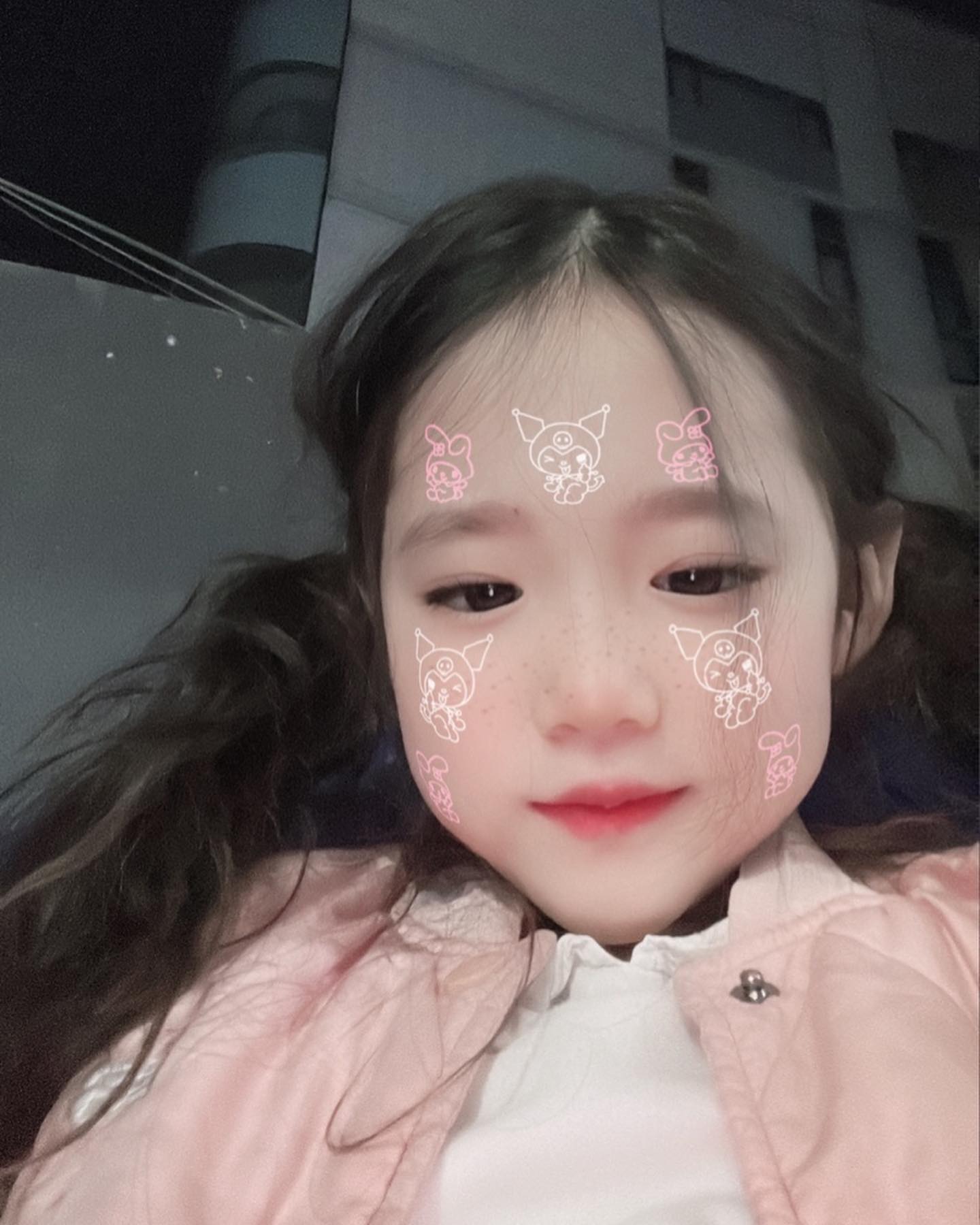 어플 없어도 이쁜데 우리 지율이
누가봐도 셋째 딸인 지율이
이쁘고 귀엽구 진짜 사랑스러움
아침에 일어나서 널보면 감탄이 나와
자고일어나면 더이뻐짐

#그러나
#손발이거친아이
#대반전
#그누구보다거침
#아빠손보다거침
#다른사람손잡은줄
#현지율7