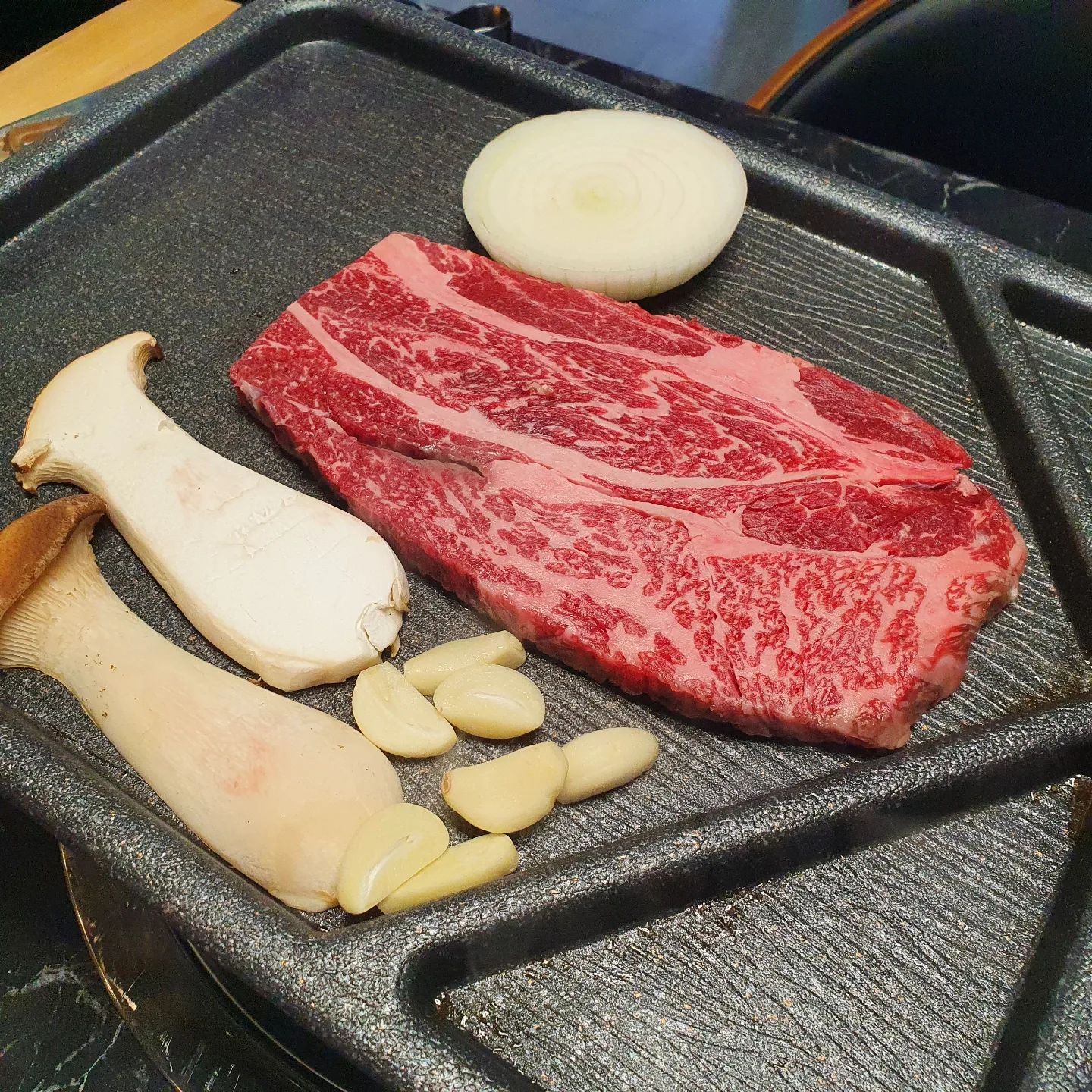 드레스투어하고 포식 🍽

사장님께서 엄청 친절하시던😇
#한점의미학 #압구정맛집