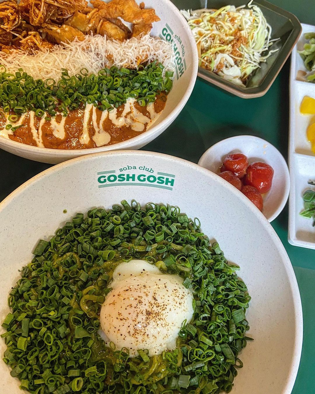 @muk_bolsari shared a photo on Instagram: “#협찬 🍝고시고시 🍽메뉴: 바질 소바(13900원) 로제비스큐 소바(13900원) 타코야끼 라자냐(7900원) 🟡리뷰: 연남동에 새로 오픈한 소바 맛집 고시고시를 다녀