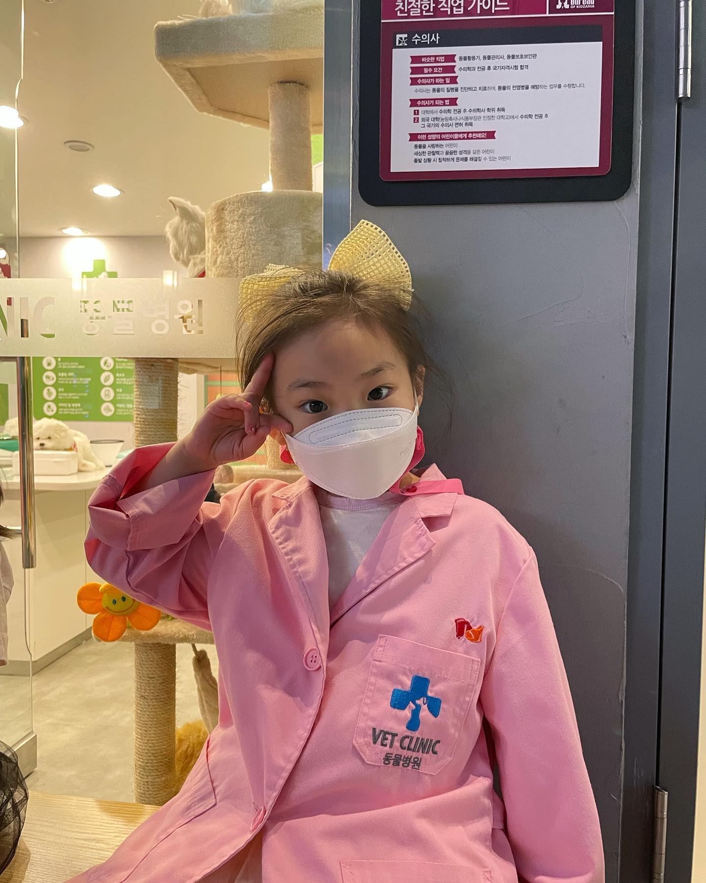 라엘이랑 둘이 정신없이 뛰어다니며
재미있다를 연신 외쳤던
그만큼 보람있던 키자니아👩🏼‍⚕️👮🏻👩🏻‍🚒👩🏻‍✈️

하음이는 아쉽게도 36갤 미만으로
체험은 못하고 눈구경만🥹

여름방학땐 둘이 같이 할 수 있으니 
방학때 다시 도전 해보쟈😉

#키자니아#부산센텀키자니아
#라엘이는생일이라50키조더받아서#선물도삼🎁
#라엘이의꿈을응원해🫰🏻