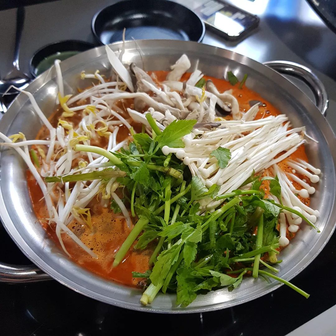 박병찬 ParkByeongchan 모두 반갑습니다 ^^ on Instagram: “. 간만에 와이프와 단둘이 점심식사중 인하대후문 맛집이라는 큰손샤브샤브. 역시 딱 내가 예상한 그 맛. 순삭했다. 이 동네 오랜만에 왔