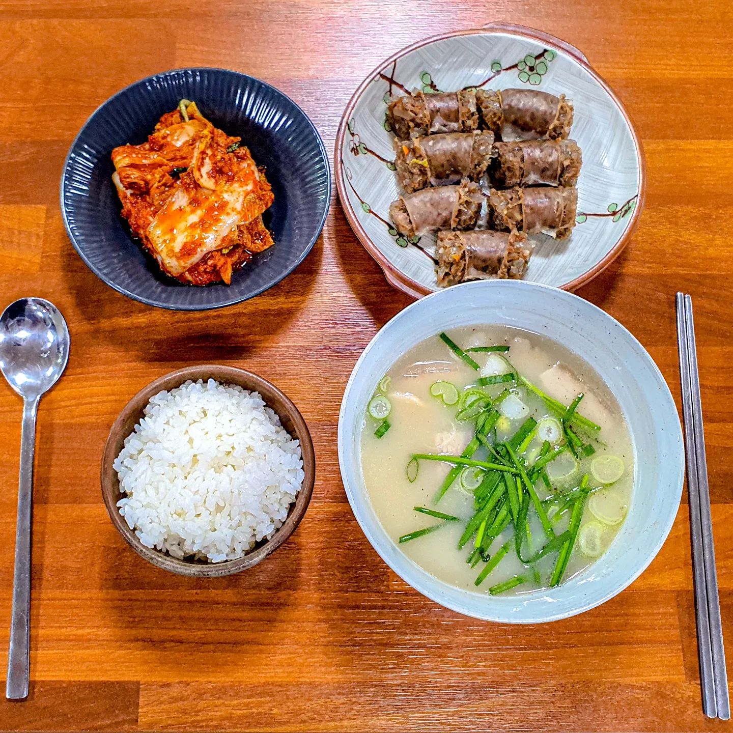 😯여러분들은 순대에 뭐 찍어드시나요❓️😯
(식당에서 일하면 좋은점 6)

주말에도 일하는 나를 위해..🥲
돼지국밥과 순대 긴급수혈🤤🤤
사장님표 찌이이인한 돼지국밥에
실장님표 아삭아삭 김치까지😊😊
밥이그냥 순삭‼️
거기에 통통하니 꽉찬 순대도 싸악😘
맛집은 바로여기..😉

(저는 순대 쌈장에 찍어 먹어유😋)

.

.

.

.

.

.

.

.

.

.

.

#먹스타그램 #맛스타그램 #맛집수집 #맛집수집가 #음식스타그램 #푸드스타그램 #맛집스타그램 #돼지국밥 #사골국밥 #돼지국밥추천 #돼지국밥맛집 #식당점심 #식당저녁 #점심추천 #저녁추천 #오늘의밥 #국밥충 #국밥추천 #킹지국밥 #순대 #불고기순대 #순대뭐에다찍어먹나요
#순대는쌈장 #든든한국밥 #뜨뜻한국밥 #순대국밥 #겉절이김치 #청방배추겉절이 #먹팔 #먹팔맞팔