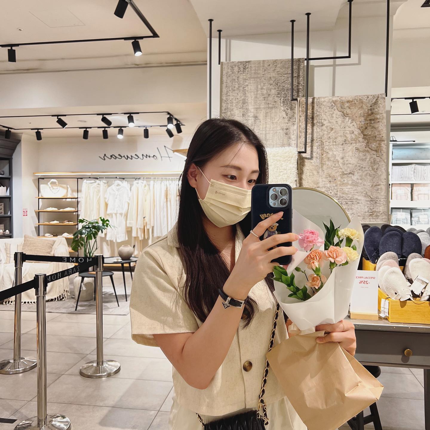 🌷
꽃다운 나이
꽃다운 나 ㅋ
.
키스는 누가해줘? #성년의날
