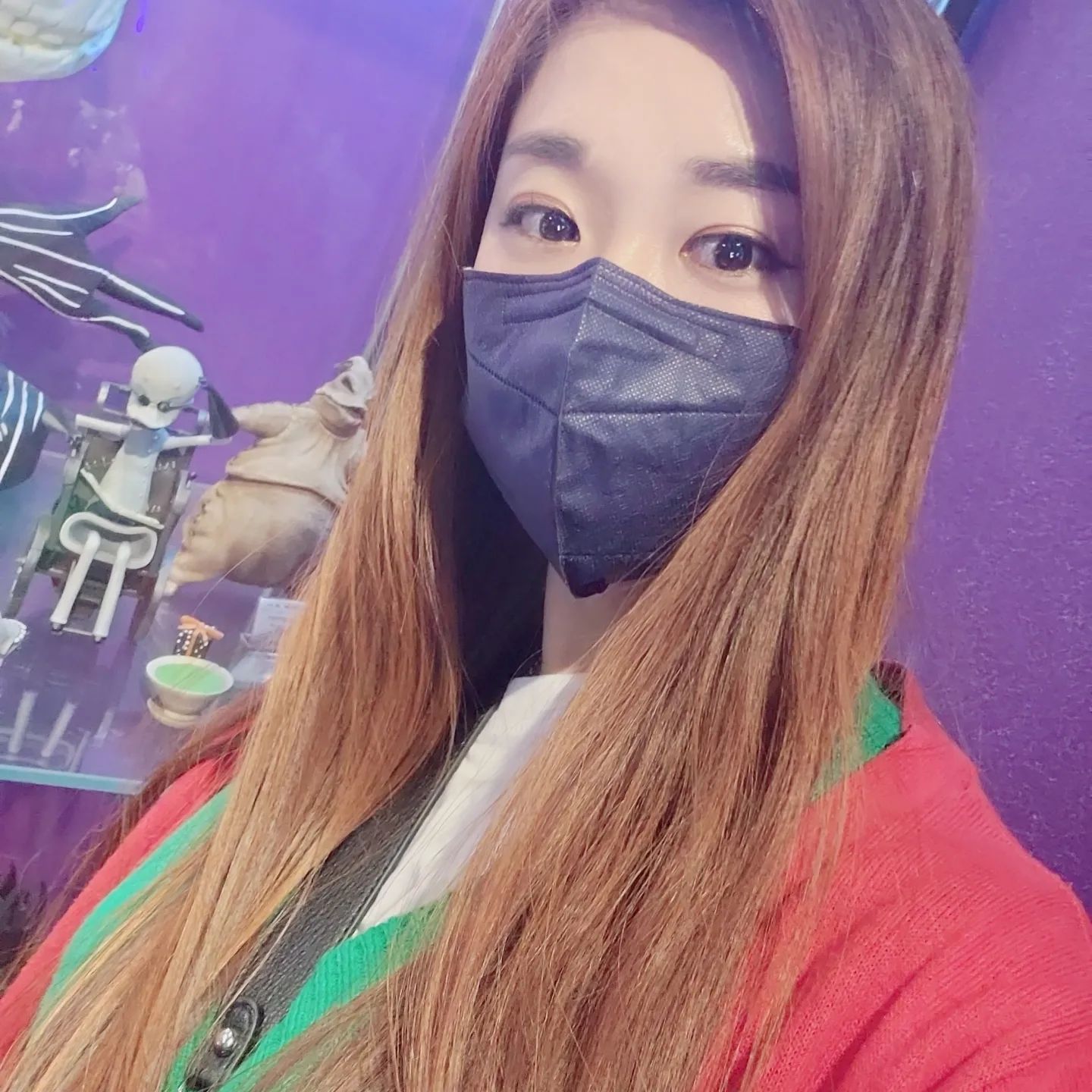 제주 신화월드... 놀이기구가 왜 다 원형인지.. 멀미나 죽는줄 .. 있는거 다타고 피규어 박물관가고 놀이동산에서 그래도 이서방 사진 몇장 건짐. 뚱띵이. 오늘 하루 빡시게 마무리 내일도 겁나 바쁠예정.
#제주도#여행#제주도신화월드#놀이동산#피규어뮤지엄제주#3박4일#제주도여행#가족여행#간만에마음힐링중#환갑여행