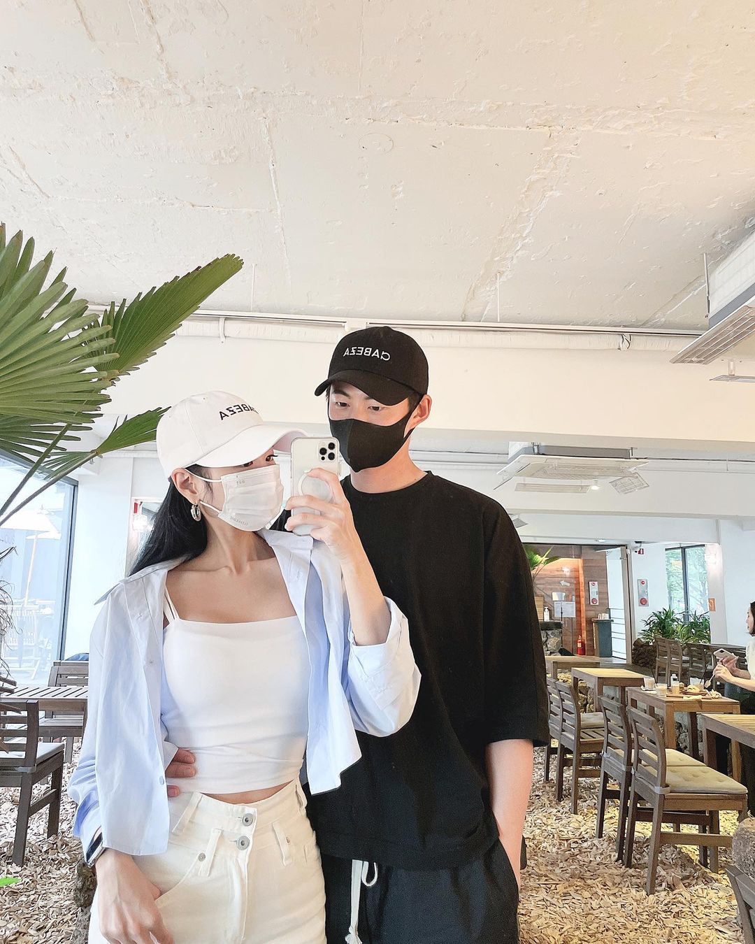 🌸손공주🌸 on Instagram: “우리의 새 커플모자❣️ 디자인+핏 우리 두상에 딱이넹💘 골프모자루 써도 이쁘겟지유⛳️🌷 #카베자 #협찬 #럽스타그램 #커플룩 #커플사진 #데이트