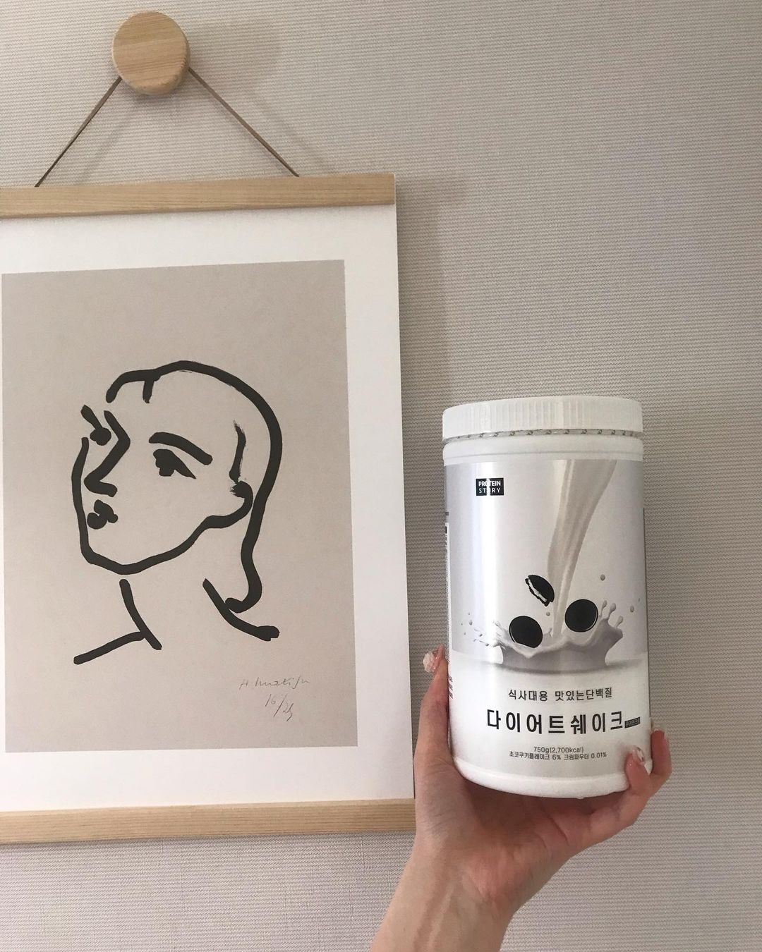 @lovely_gracekang on Instagram: “식사대용으로 먹을수 있는 단백질 다이어트 쉐이크 너무 맛있고 영양분도 가득 🤍 아침이나 운동 가시전에 먹으니까 더 힘이 나는것 같아요 ㅎㅎ 우유에 섞어마