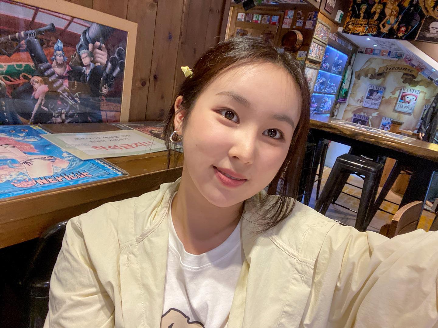 아직 1년도 안 지난 사진인데 
이 때의 나 되게 young하다😅😂🤣🥲