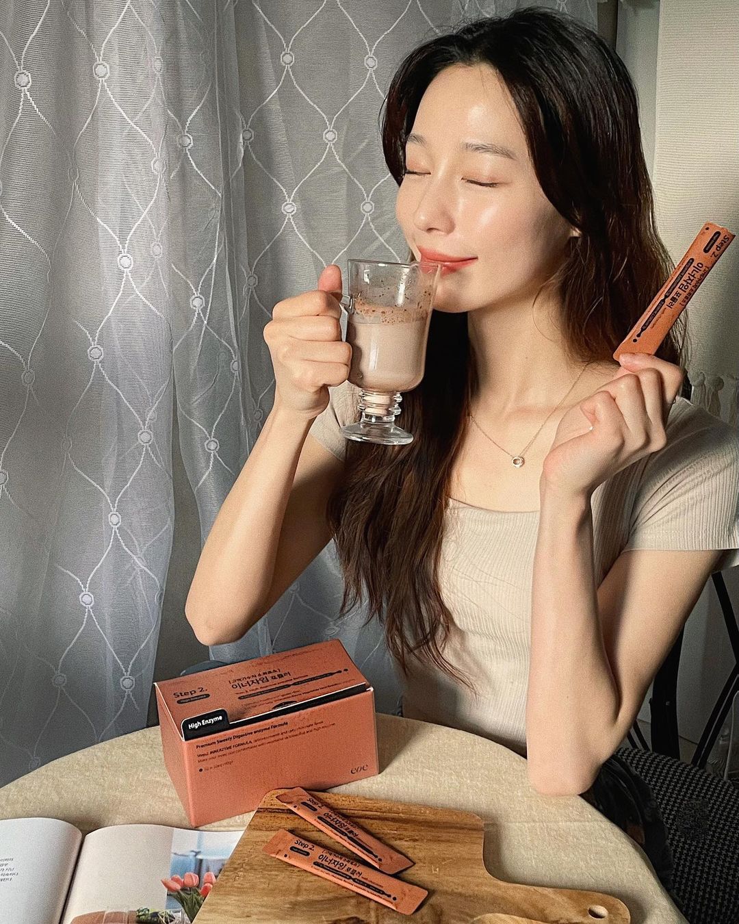 뽀아뽀 | 뷰티 모델 on Instagram: “#광고 효소도 맛있게 초코맛 😛yammy…”