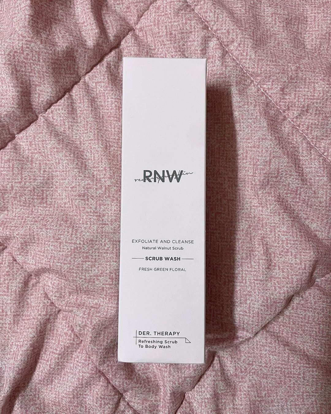 :D 에몽가 되고싶음 on Instagram: “#제품제공 @rnwcare 🤍 봄이 다가오고 있는 요즘, 바디 피부 관리도 신경 써야할때, 추천하는 아이템!🤍 몸의 피지 분비,각질 관리를 제대로 하지 않으면 몸여