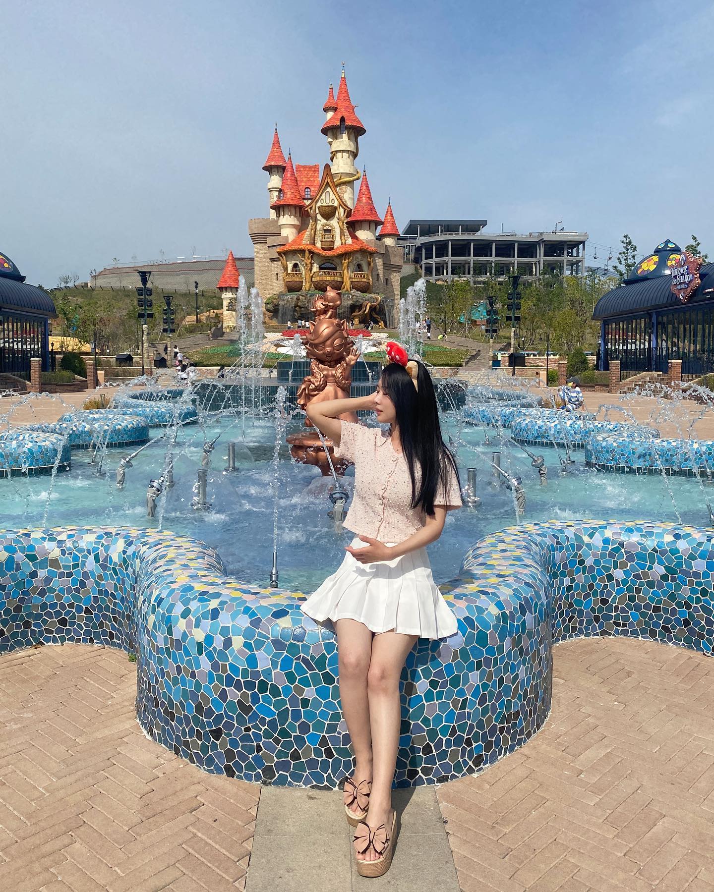 🧚🏻‍♀️🎢🎠🎡⛲️🏰
.
.
#롯데월드부산 #lotteworld #selfie #🎡🎢🎠
