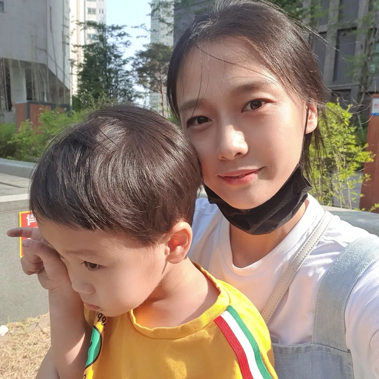 오늘 하루도 길면서도 짧았다
애기들 어린이집 적응 뒤엔 주말보다 평일이 더 여유로운 이런.... 

#주말육아 #일상 #스타벅스