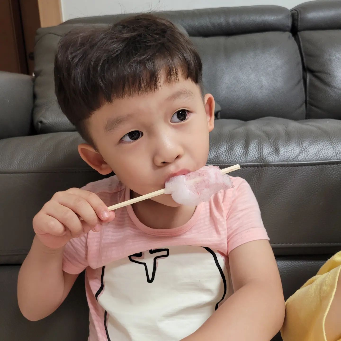 #협찬
육아템인지 키덜트템인지 잘 모르겠지만 뭔들
누구나 신나는 오늘의 핫템 
빠밤 빠밤 사실은 내가 더 됴아하는 #솜사탕메이커
콩순이솜사탕메이커 tv광고 보고 계속 사달라하는걸
 '엄마도갖고싶어'라고 속으로만 참아왔는데 
아 민트색 이라니 요건 못참지 !! 집으로 데려온
#보만솜사탕메이커💜 
5분 예열시키고 솜사탕설탕 넣고
레버만 당기면 되는 짱쉬운 솜사탕만들기!
주말 오전 육아 이걸로 우선 해치워따릿😝
.
.
.
#아이보다어른이더좋아하는아이템 #장난감 #추억속으로 #가정용솜사탕메이커 #5세남아장난감 #홈메이드솜사탕기계 #유아간식 #캠핑장인기아이템 #할로윈캠핑 #레트로디자인 #가정의달선물 #5살어린이선물 #어린이집선물 #유치원생일선물 #완구 #놀이 #소꿉놀이 #여아 #남아선물