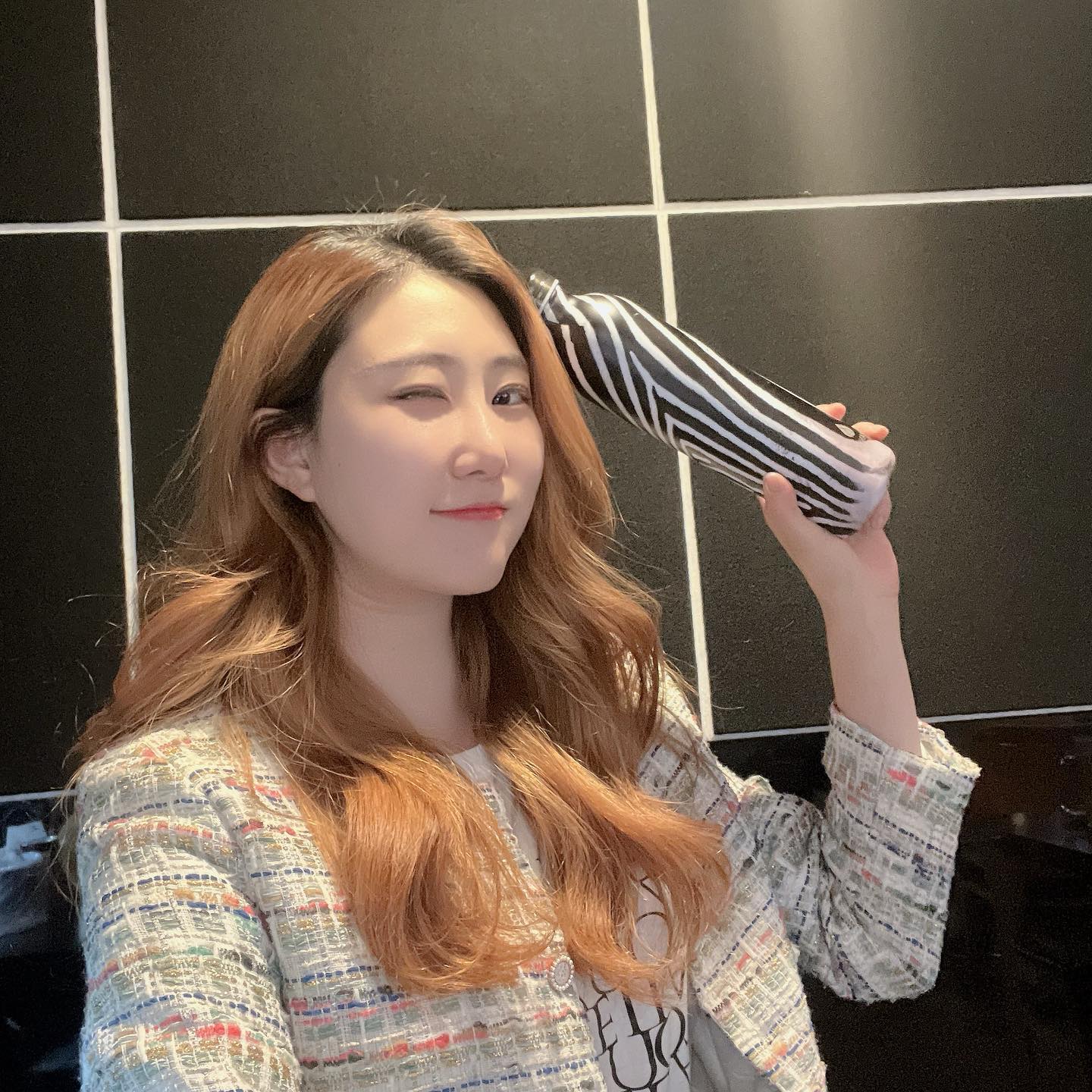 #텀블러 #내돈내산

레오파드 무늬로 진짜 힙하구 예쁜 텀블러에여!! 진짜 내가 산 제품인데 예뻐서 올려요 ㅠㅠ 

요즘 물 많이 먹기 하고 있어서 텀블러 필수인데 날씬하게 생겼으면서 물도 많이 들어가요!!

zinzamall 
http://naver.me/FNuM6bWT
함 들어가 보세용

#텀블러추천 #진자몰
