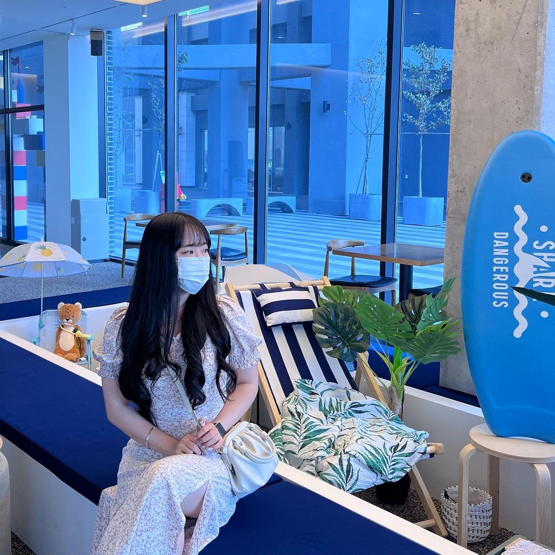 𝑀𝒾𝓃𝓃𝒶 on Instagram: “#협찬 강릉여행 가서 들렸던 이쁜 카페❤️ 송정해변에 이렇게 이쁜 카페 있는지 상상두 못했다 사장님도 너무 친절하시고 무엇보다 빵순이인 내가 환호를 지