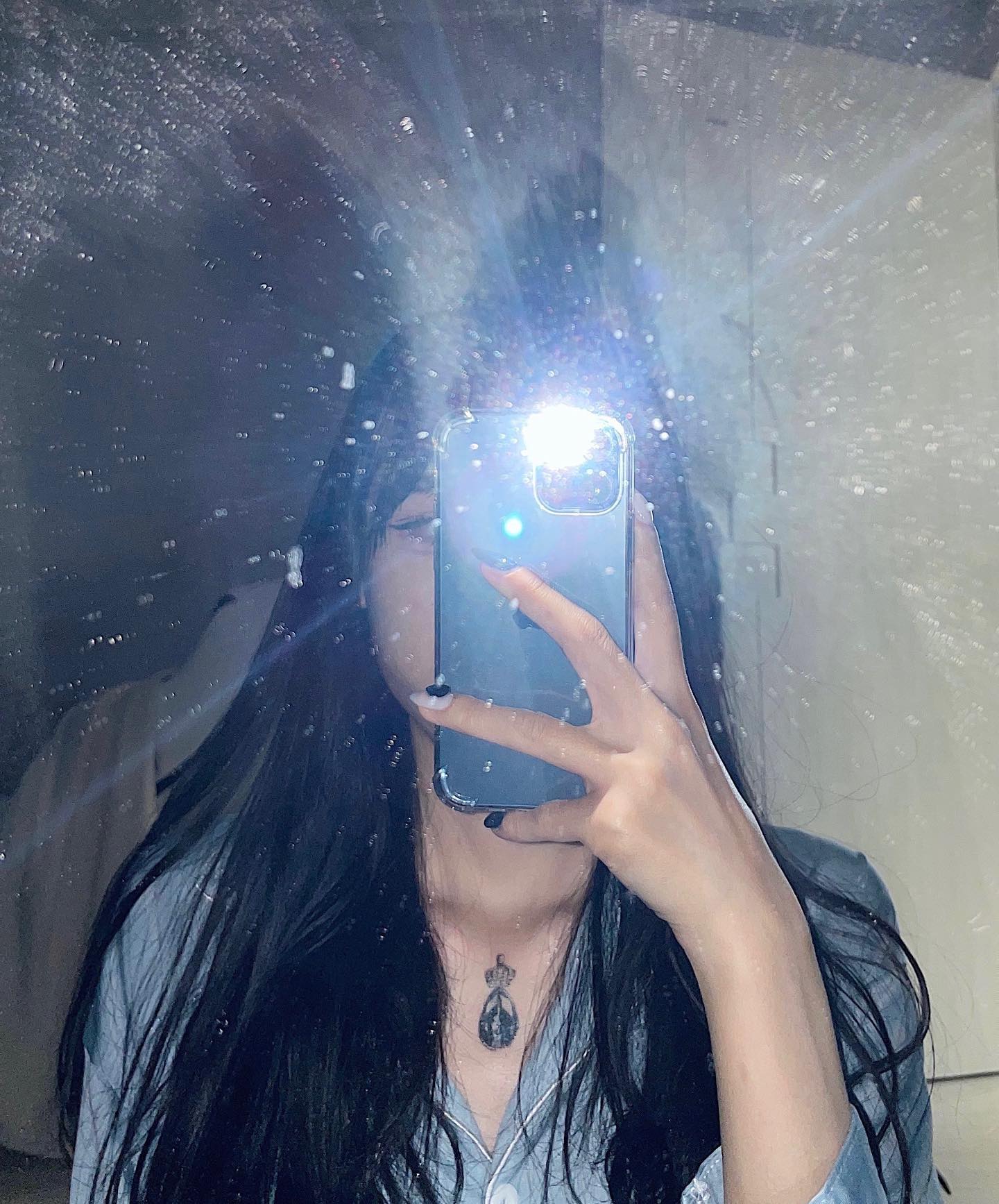 조금 더럽지만 꽤나 힙한 거울^^🪞