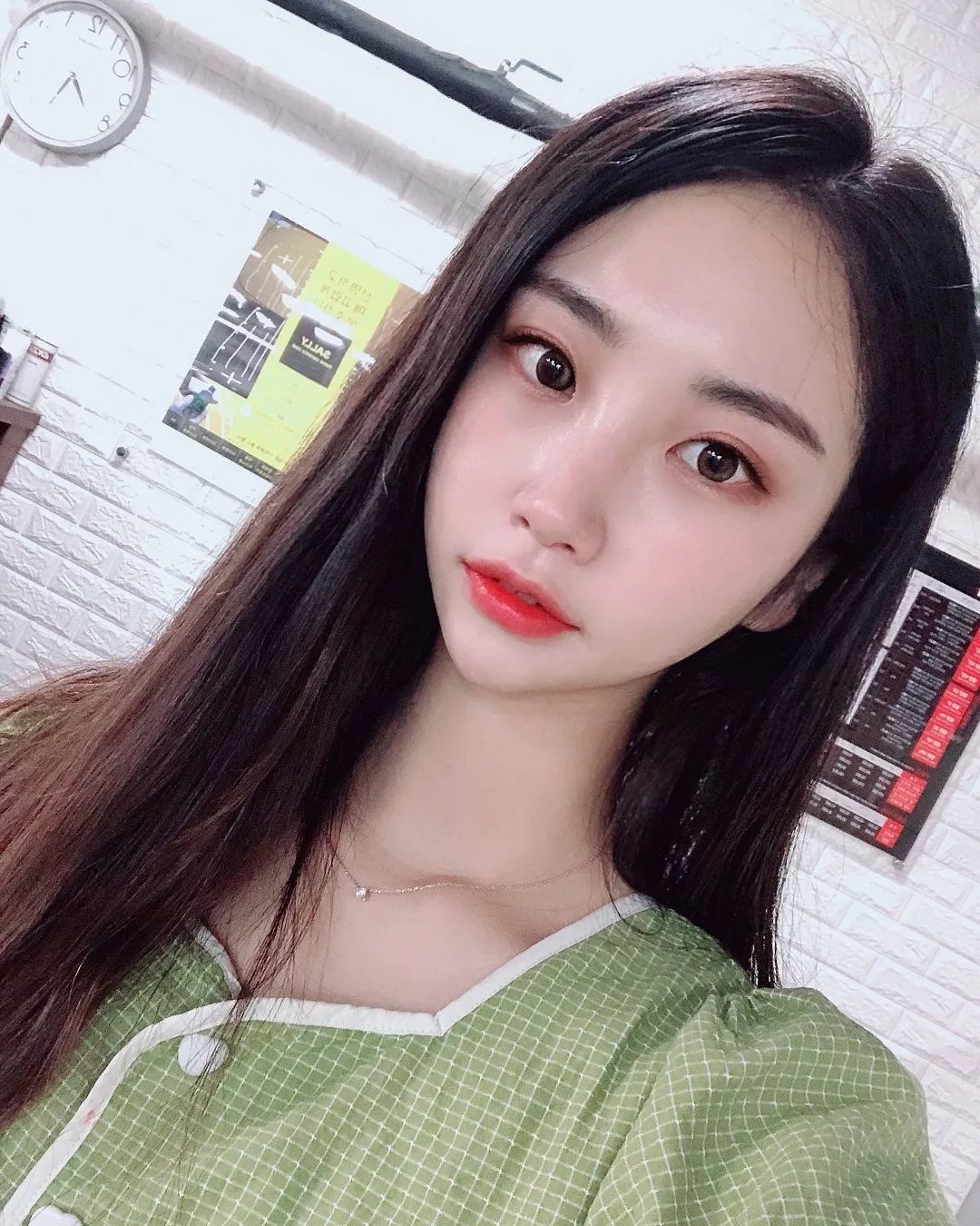 간만에 화장하고 대형마트 투어 (이마트👉롯데마트) 장보고옴 오늘하루 -끝-
#인생 #부질없다 #화장 #왜함? #하..