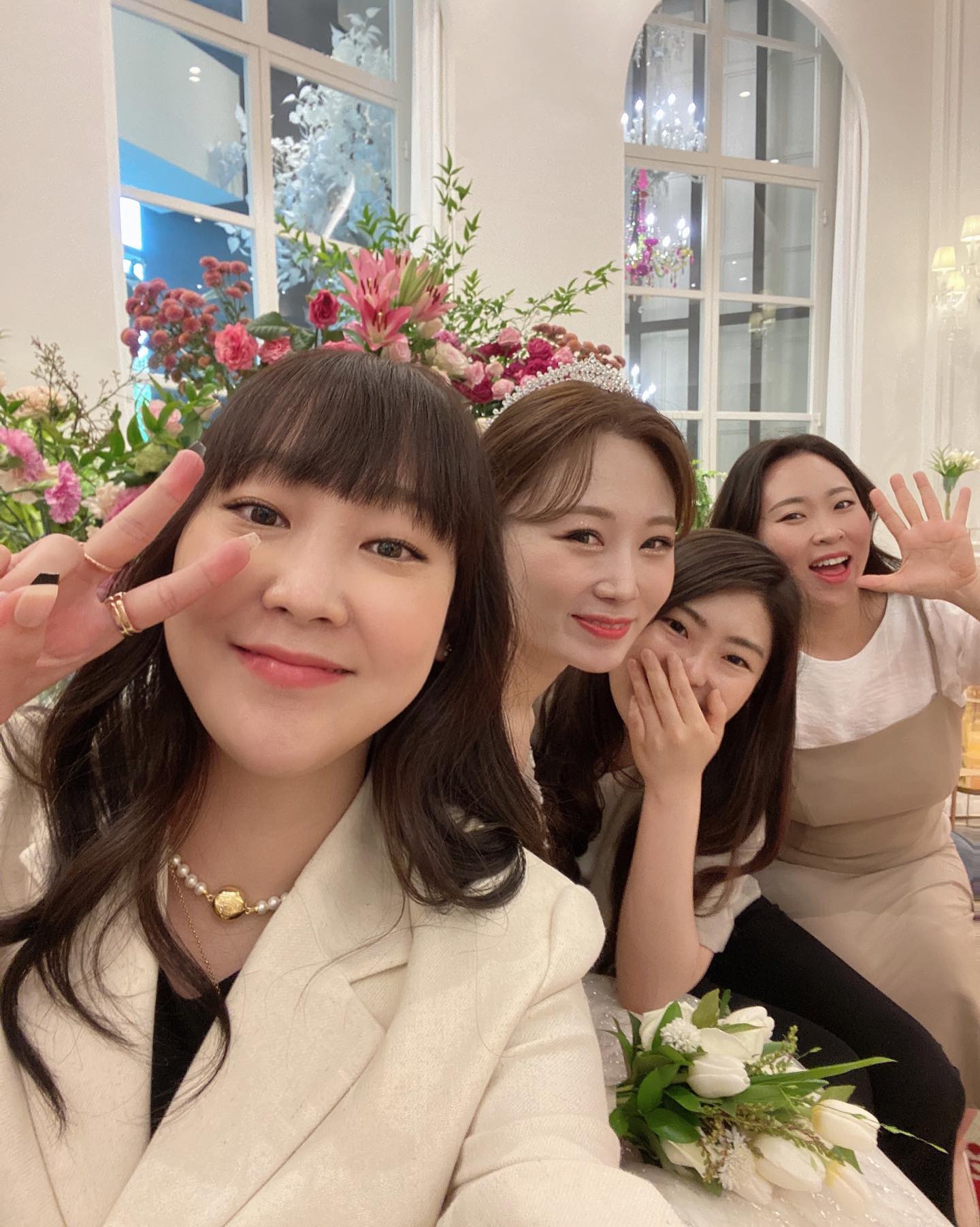 간만에 사람다운🥰
#결혼 축하해🎉 
#잘살아 !!
#늦지말자 다들-!!!
sunah_jun 
aromi_kk 
hanareum12345
yeo_h_jean
mirae__07