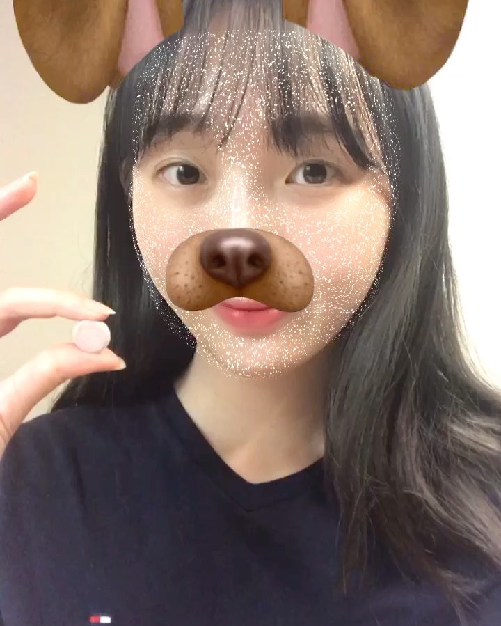 @lovely_gracekang on Instagram: “먹기 전후가 확실히 느껴지는 철분엽산보충제 포도향이라 사탕처럼 먹기 편하당 오독오독 💜 다들 버블레스하세요오 @bubbleless_official . . #광고#버블레스#버블레