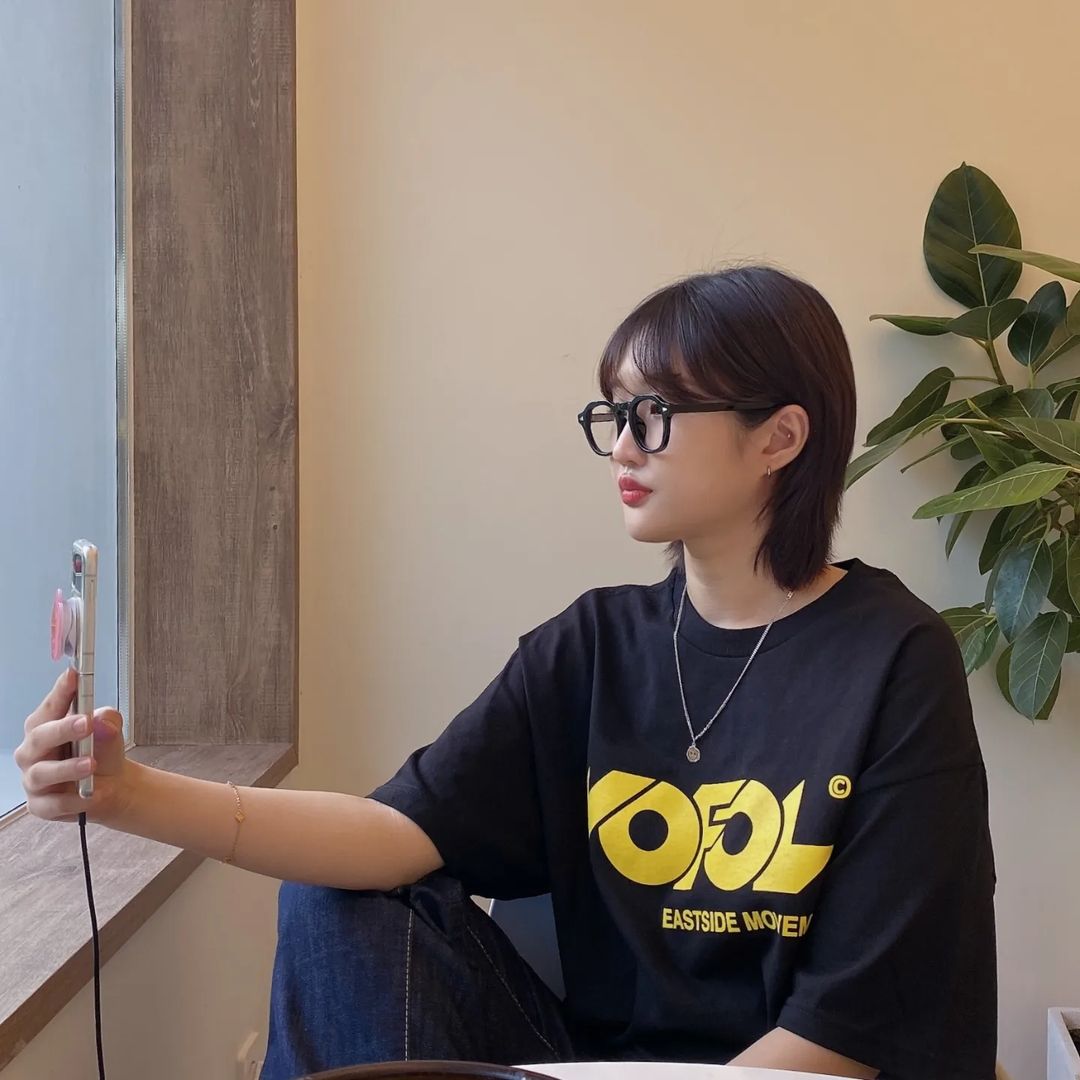 @m._.ran on Instagram: “셀카는 어렵다🤓…”