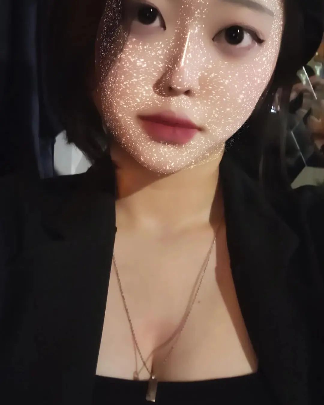 김가진 on Instagram: “#협찬 예쁜 목걸이 💖 남친, 여친이랑 커플로 하면 너무 예쁠것 같아요 !! 각인도 새길 수 있어서 애인이랑 소중한 추억도 만들 수 있고, 볼 때 마다 애인을 떠올릴 수 있