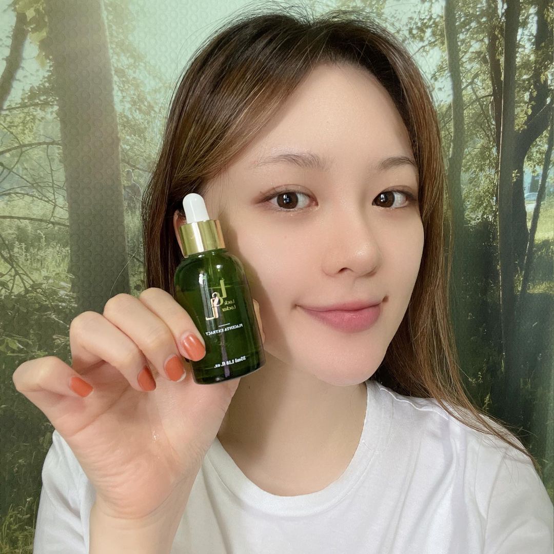 h on Instagram: “#광고 해외 리프팅 원료를 사용해 리프팅 관리하는 락앤락쿠 앰플💚 프리미엄 양태반이 고함량 들어있는 제품이에요✨ (프랑스 SEPPIC사 탄력특허성분, 바르는 보톡스까지 함