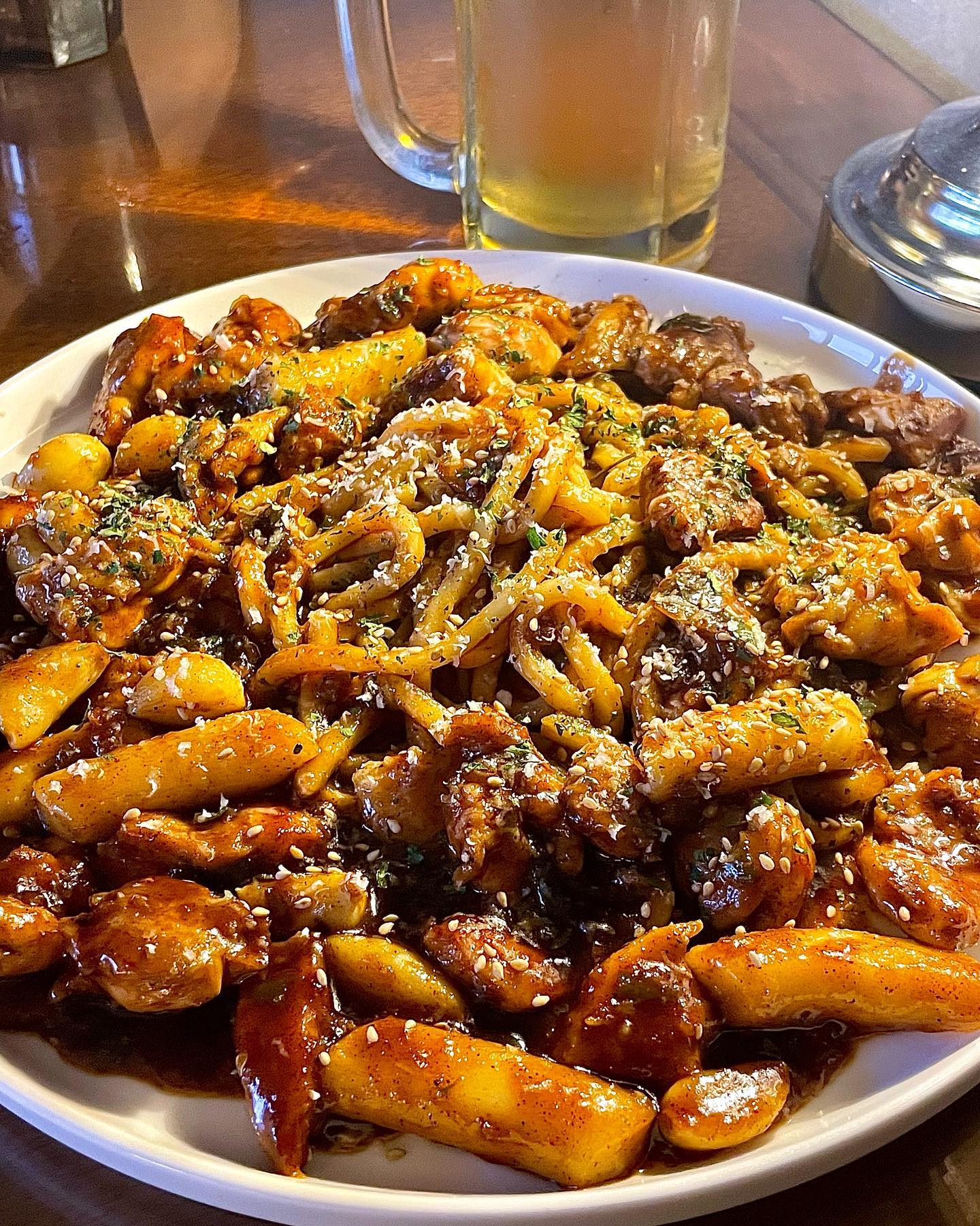 🏠온레코드
🍗순살숯불닭볶음

동대구역 맛집..안주 너무 맛집!!
숯불향나면서 야들야들한 닭고기~~양념이 너무너무 맛있고 흑흑 밥을 먹을 수 밖에 없었습니다 우동사리 센스도 끝장 유명한 숯불치킨 상위호환이랄까  꼬옥 재방문 약속함니다 진짜루!
_
_

 #대구동구술집#대구술집핫플#대구술집추천#대구맛집#동대구역술집#신천동술집#대구가볼만한곳추천#동구술집#동구가볼만한곳#대구분위기좋은곳#대구분위기맛집#대구분위기좋은술집#대구분위기술집#대구분위기있는술집#동대구역맛집#동대구역맛집추천#신천동맛집#신천동맛집추천#대구맛집투어#온레코드#동대구역맛집#먹스타그램#먹팔 #먹스타맞팔