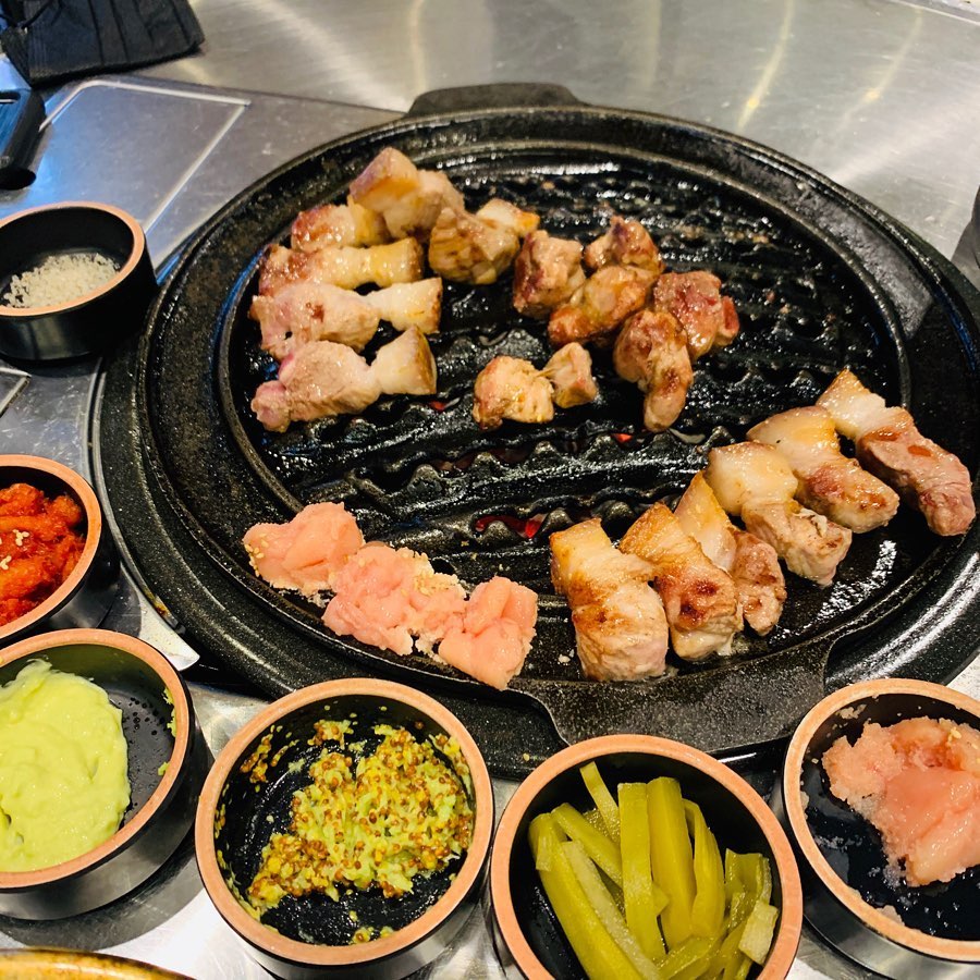🌸 𝗗𝗗𝗢𝗠𝗪𝗢𝗢𝗞 𝗖𝗢𝗨𝗣𝗟𝗘 🌸 on Instagram: “[#맛집추천] 최애 고깃집🍖 . 🍽 주먹고기(100g 13,000원), 쫄면(4,000원), 날ᄎ