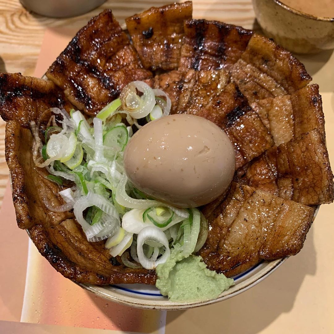 🌸 𝗗𝗗𝗢𝗠𝗪𝗢𝗢𝗞 𝗖𝗢𝗨𝗣𝗟𝗘 🌸 on Instagram: “[#맛집추천] 신대방삼거리역 부타동맛집 ⠀ 욱이가 맛집이라는 소식을 듣고 와서 같이 찾아간 부타동집! 오픈시간도 전에 들