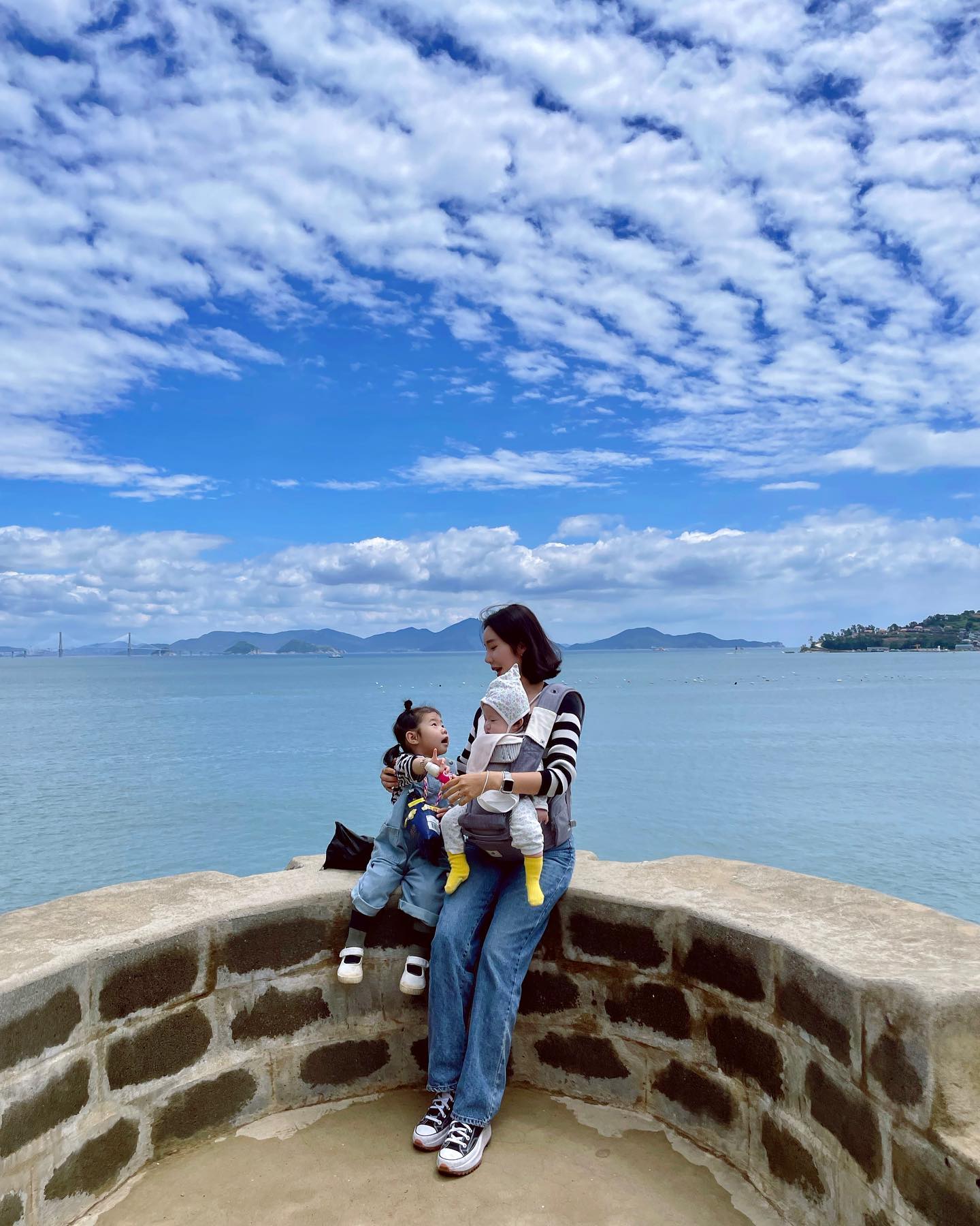 네가족 첫 여행 1일차 👨‍👩‍👧‍👧
사진만 보면 아름다운데 현실은,,,?

#정신없음주의 #집이최고야 #힐링이아니고킬링