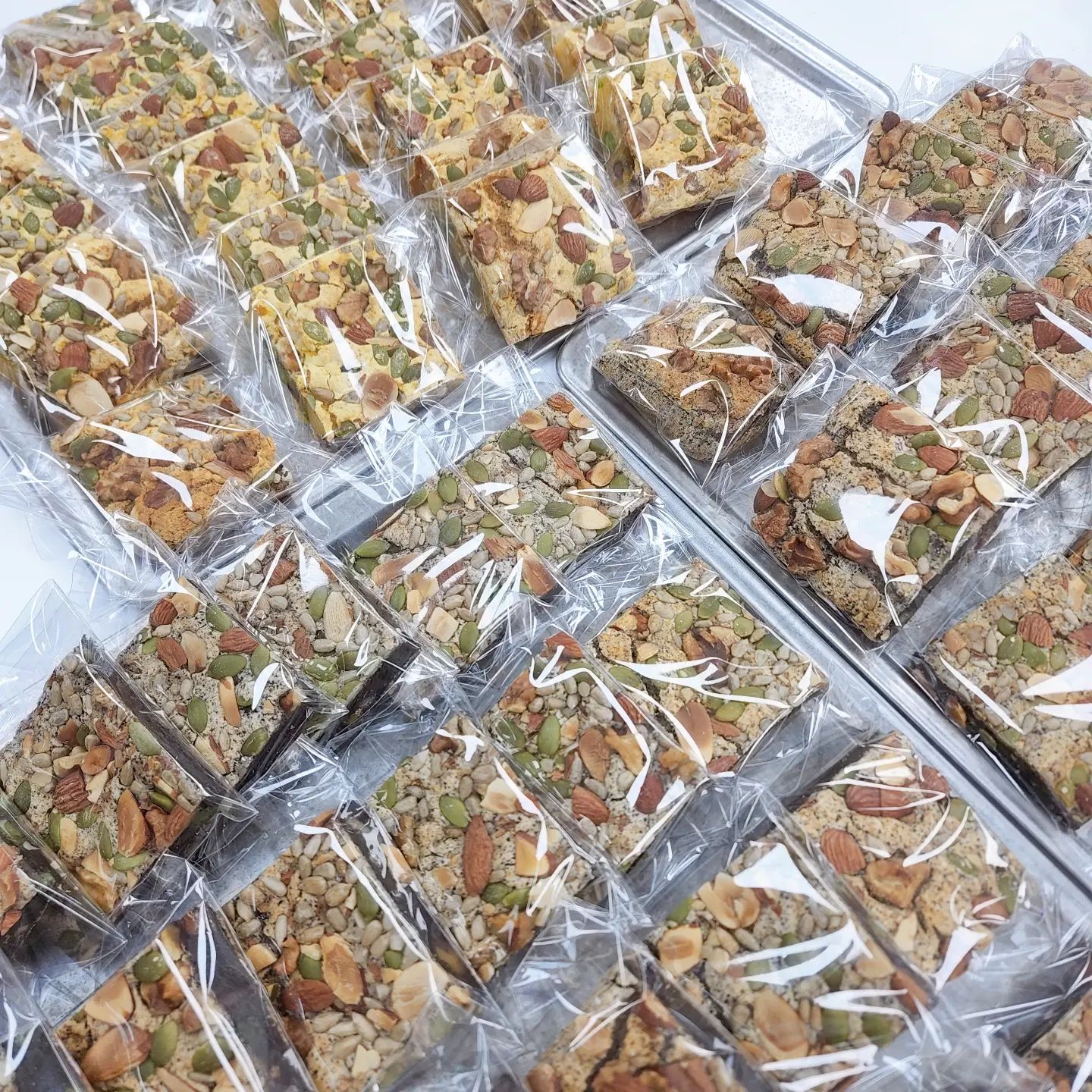 단호박,흑미오븐찰떡

한번 드셔보시고는 꾸준히 재주문이 끊이지 않는
오븐찰떡^^
견과류가 가득해서 고소하니 맛있죵^^

#양산돌떡#양산백일떡#퓨전떡케이크#양산떡케이크#양산쌀베이킹
#서창쌀베이킹#돌잔치케이크#서창맛집#양산맛집#서창떡케이크
#답례떡#양산쌀디저트#서창쌀디저트#양산퓨전떡#쌀베이킹
#서창쌀디저트#칠순케이크#생일케이크#행사케이크#단호박오븐찰떡#흑미오븐찰떡#빈스