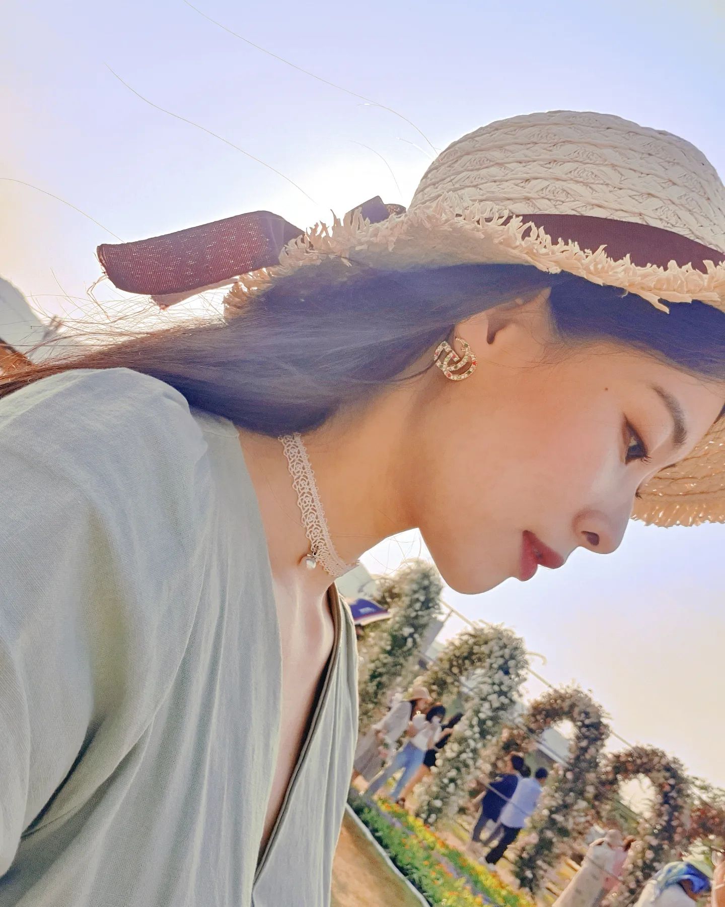 어쩌다 요렇게 인태기를 쎄게 맞아버렸을까용,,🤤
 
 

 
#instamood #koreatravel #strawhat #dailylooks #ribbon #flowerfestival #꽃축제 #김해여행 #그랬다 #koreangirl