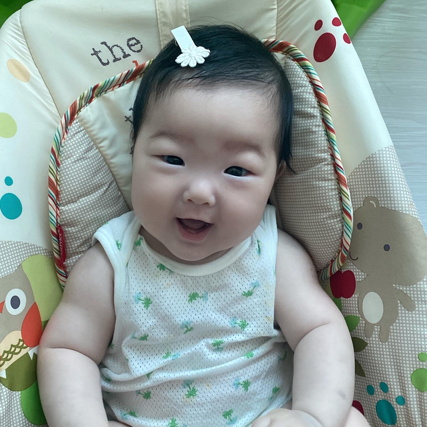 ｂｏｍｓｏｍ _

나 헤어밴드 산 곳에서
서비스로 준 삔인데,,
오늘 머리 지저분 하길래
해줬더니 어머! 이건 사진 꼭
찍어야한다며 다다다 찍음ㅋㅋㅋㅋ
너무 잘어울려

이게 더 맘에 든다용...💛
헤어밴드도 완전 내 스타일인데
사진 없어서 너무 아쉬워용........
담번에 꼭 찍어서 올릴거양.....!!!🫥

우리 곧 헤어밴드 또 살고예요💛
완전 맘에 든다구여....💛

#아이니핀