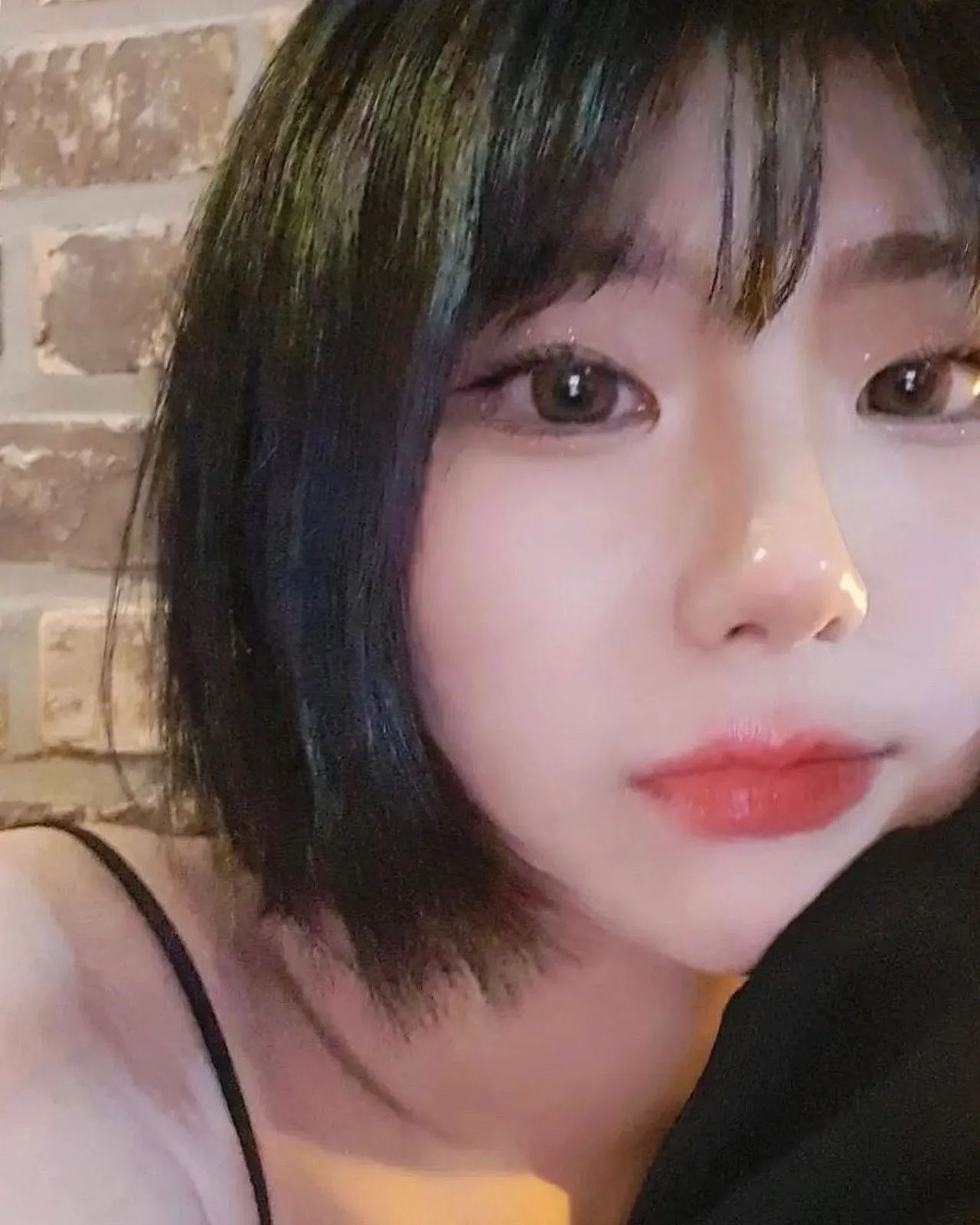 집 앞 갈때는 휘뚜루마뚜루
⠀⠀

#비상구 #블랙 #오픈숄더 #단발