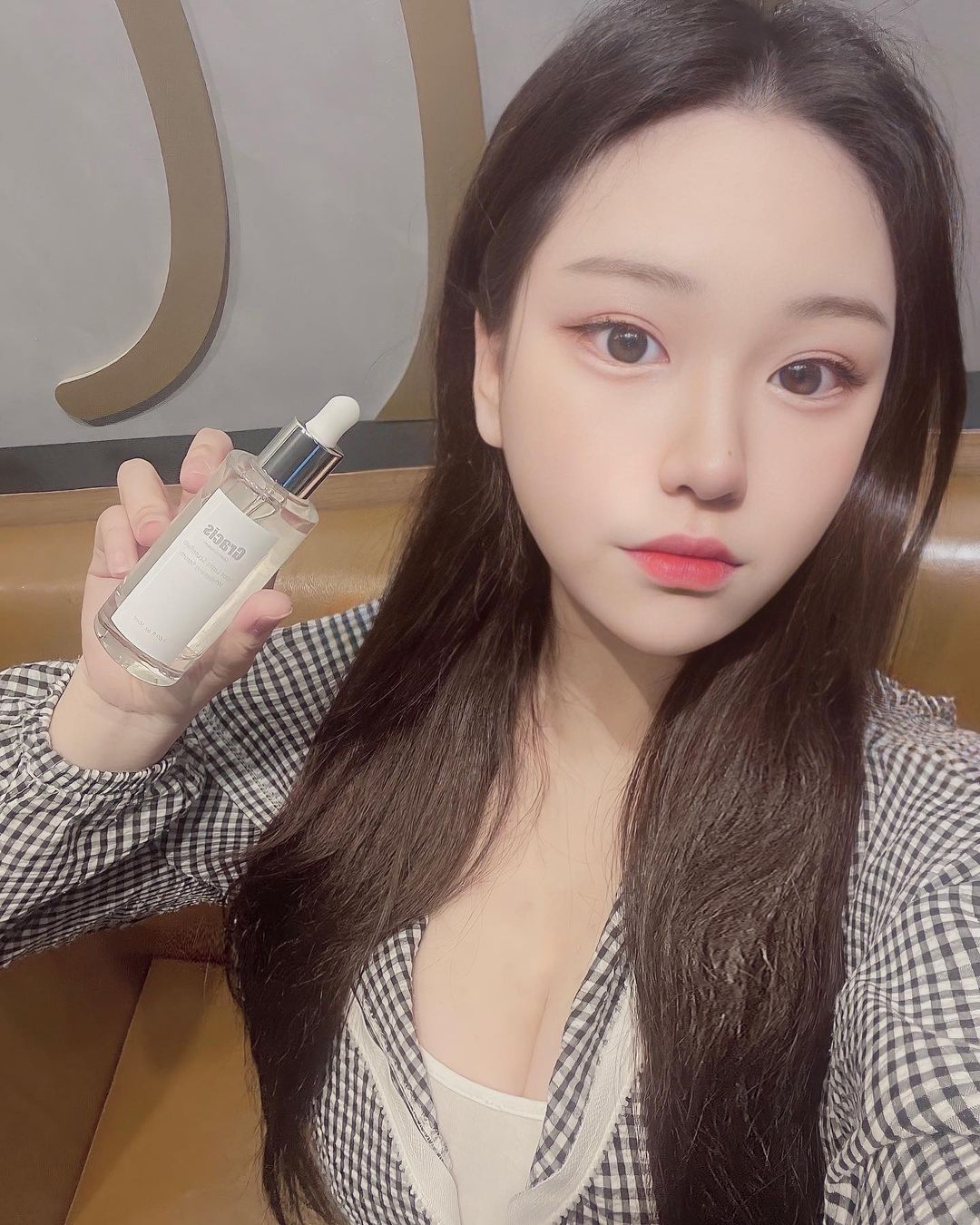 ♡ᩚ’s Instagram profile post: “#광고 🤍gracis 황금세럼🤍 요즘 기미잡티가 쉽게 올라오는 거 아닌가 싶었던 나에게 딱 맞는 세럼! 자극적이지 않고 효과는 아주 좋은 세럼이 출시 되었어요💗