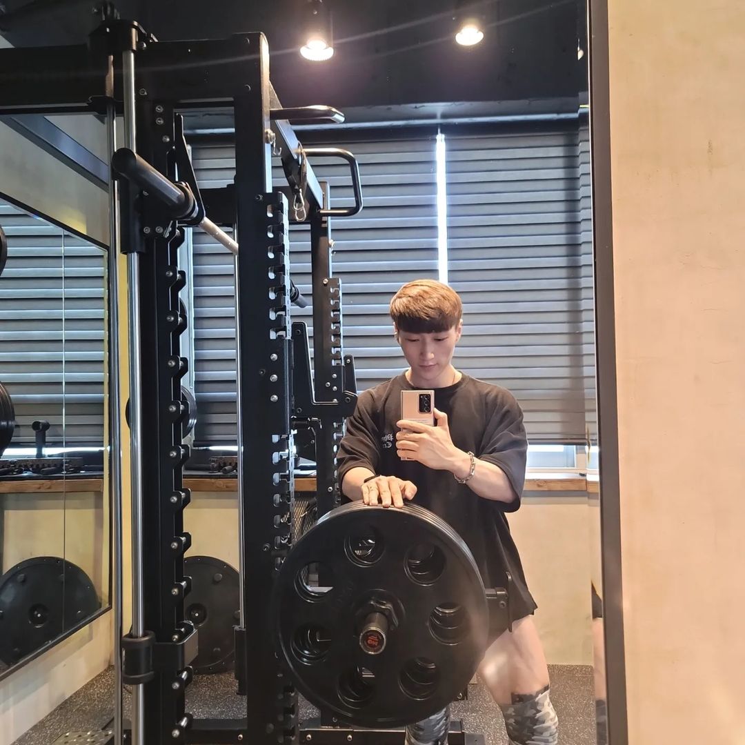 🐯호랑이가 되고싶은 🐱고양이기효니 on Instagram: “운동하다 남들에겐 귀여운무게에 깔림. 고양이의 한계.. 첫번째영상은 노가다스쿼트 두번째영상은 집중해서 하다 깔리는 스쿼트ㅋㅋㅋ