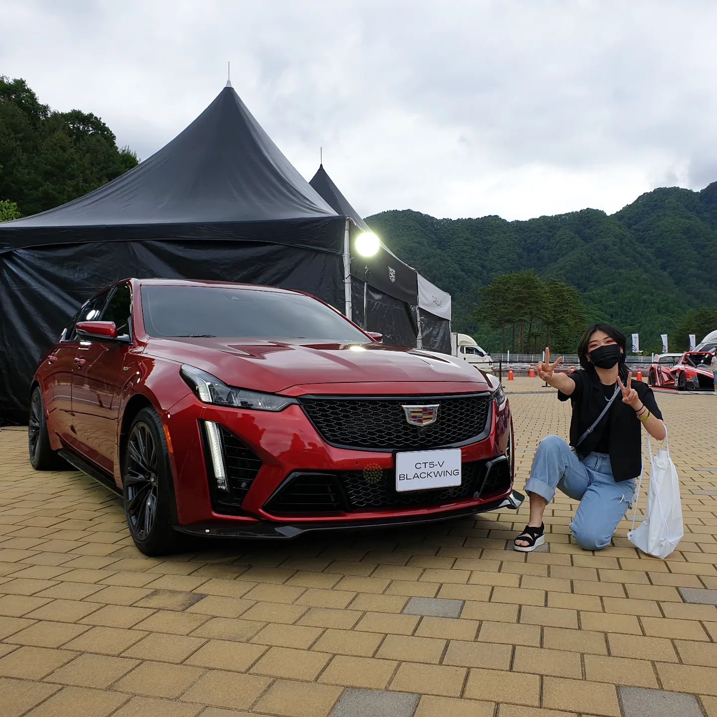2022 인제 나이트 레이스🔥
광주에서 인제까지 멀었지만 그래도 재밌으면 된거야 ㅎㅋ
오송부터 인제까지 태워주신 봉기형, 서킷 데려다주신 유진언니 너무 감사합니다😘
티켓 얻어준 현웅이 너무 고맙고☺☺ 덕분에 슈퍼레이스 입덕 위기다..
그리구 신사용님 우리 기억해 주셔서 너무 감사했음..ㅠㅠㅠㅠ 
그리드 워크 들어가서 레이싱모델 언니랑 사진도 찍고 이상진 드라이버님도 만나서 얘기하고 암튼 넘무 재밌었음😚
내년에 인제 또 올거다.!!!!!!🤤🤤
.
#23 #슈퍼레이스 #superrace #cj슈퍼레이스 #인제 #인제스피디움 #인제서킷 #나이트레이스 #racetonight #차쟁이일상 #차쟁이환영 #차쟁이소통 #차쟁이맞팔 #선팔맞팔 #좋테반사 #신사용 #mvmnt #ssy #카레이싱 #carstagram #carracing #광주 #광주맞팔 #강원도여행 #강원도핫플 #차쟁이그램 #붕붕이그램 #최고다 #오늘의코디 #붕붕이사랑