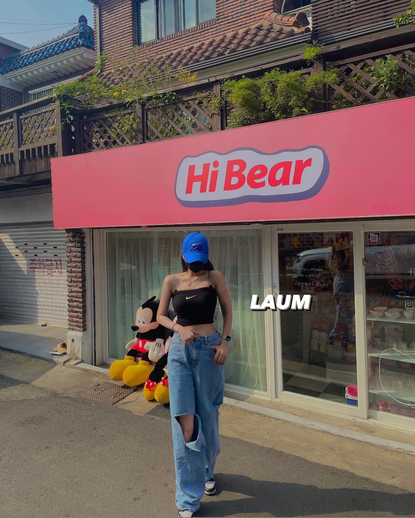 LAUM  ___ ♥️🖤