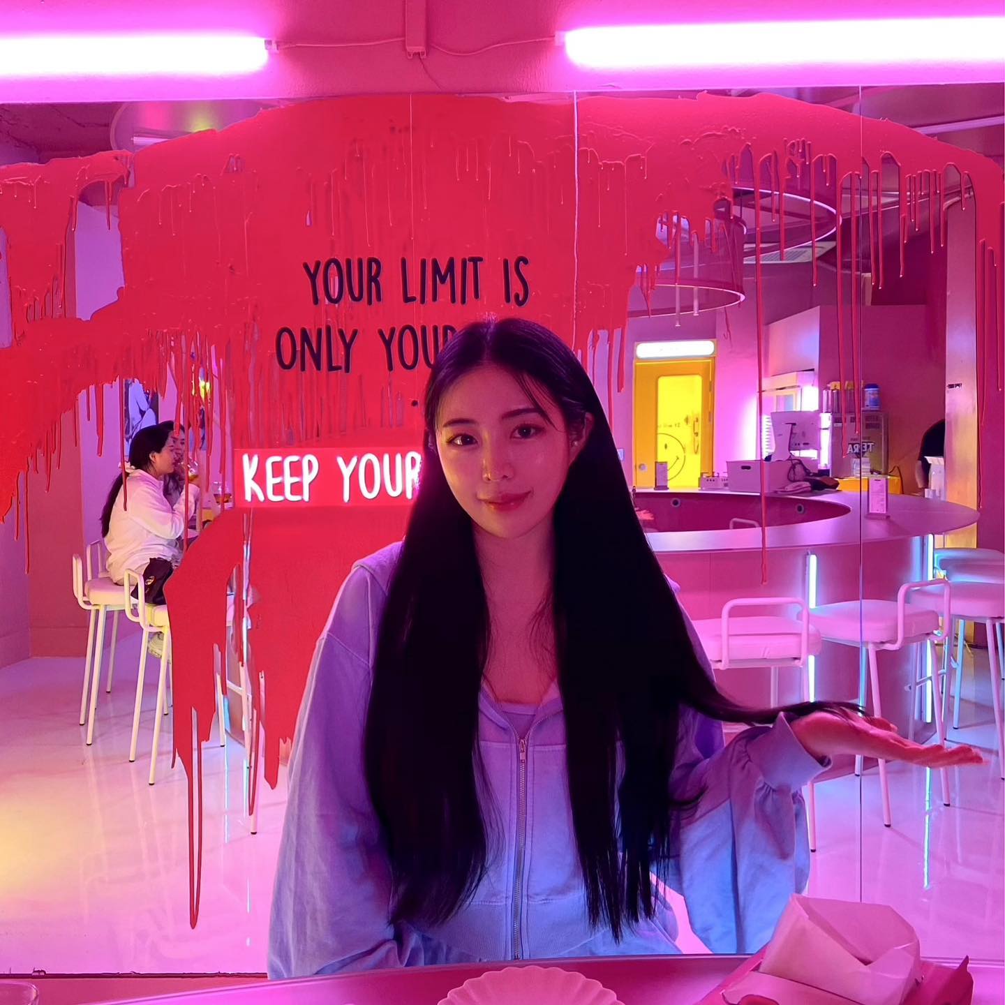 요즘 핫한 #헤이븐 다녀왔어용💗
핑크핑크한게 완전 내 취향저격..💘
음식도 맛있구 디제이부스도 있어서 힙함과동시에 소리빵빵~🤟🏻
공주들 출동~~❣️