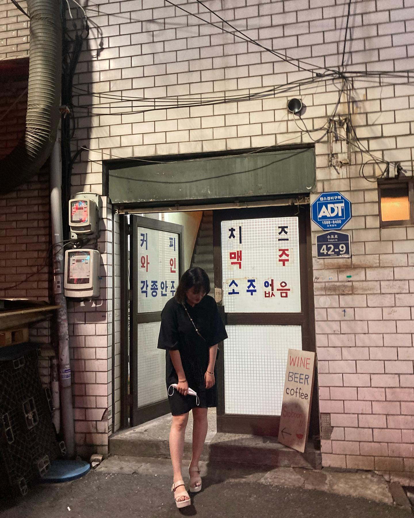 근 to the 황 ; 어렸을 때부터 감기를 달고 살다가 삼년 전에 갑분비형독감 걸리고 나서부턴 감기졸업한 줄 알았는데😷 코로나 막차를 탄 줄 알았으나 오랜만에 걸린 심한 감기였고; 미접종자는 아직 살아있읍니다. 아무튼 닭가슴살도 먹으며 잘지내요, 다가올 핫썸머 아 핫핫썸머가 두렵긴 하지만요; 
인슷하 오랜만 🙌🏻

#왜또여름 #여름싫어 #겨울언제와 #겨울 #겨 #울 #화성인