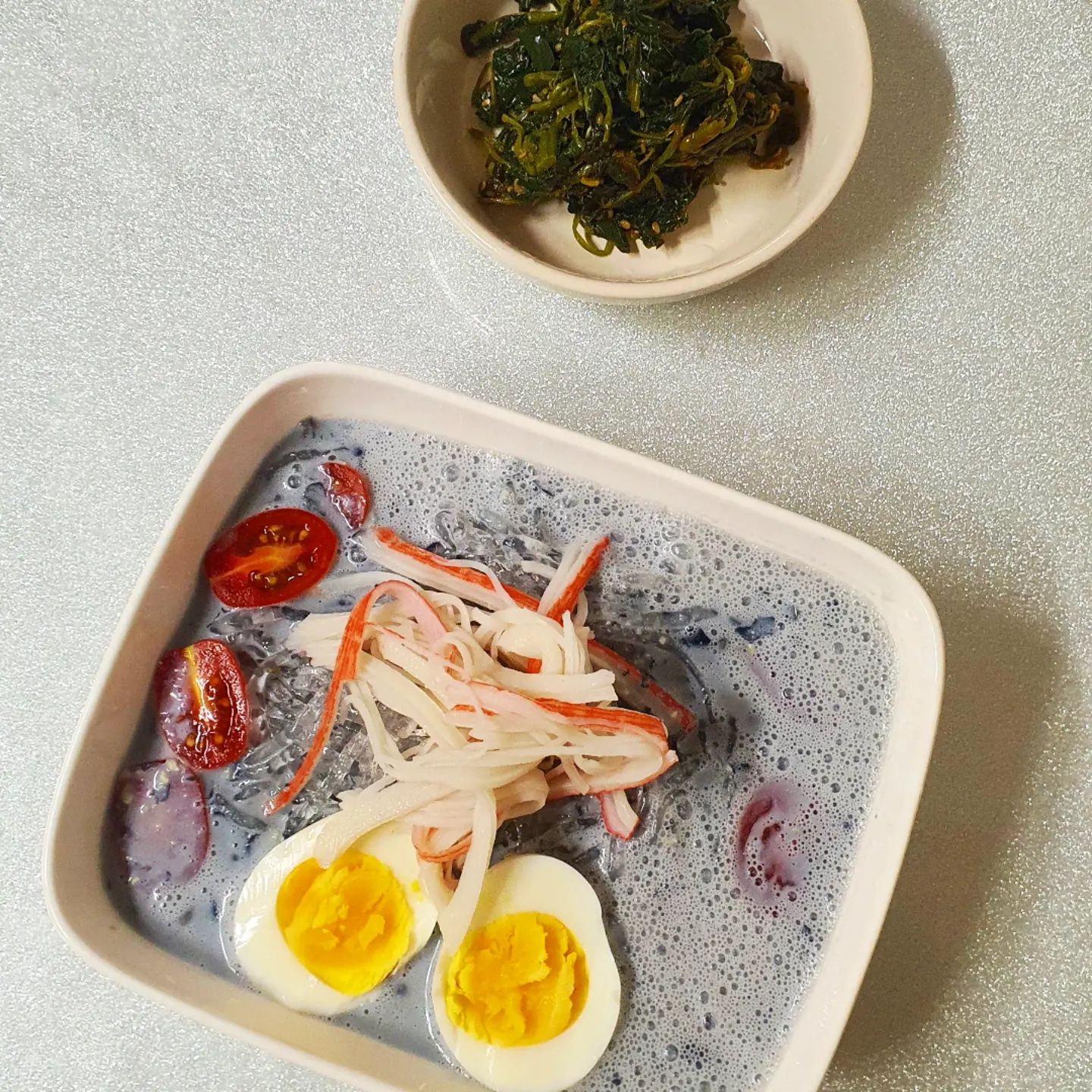 0618
천자채로 만든 콩국수 🍜

콩물 (2회 분량)
연세우유 7넛츠 1팩 (무가당 두유로도 가능)
두부 200g
삶은 검은콩 50g
소금, 알룰로스 적당히

때려넣고 블렌더 돌리면 초간단 콩물 완성~~

토마토, 계란, 크래미에 비름나물 곁들여먹으면 그냥 일반식 먹는 기분❤️‍🔥