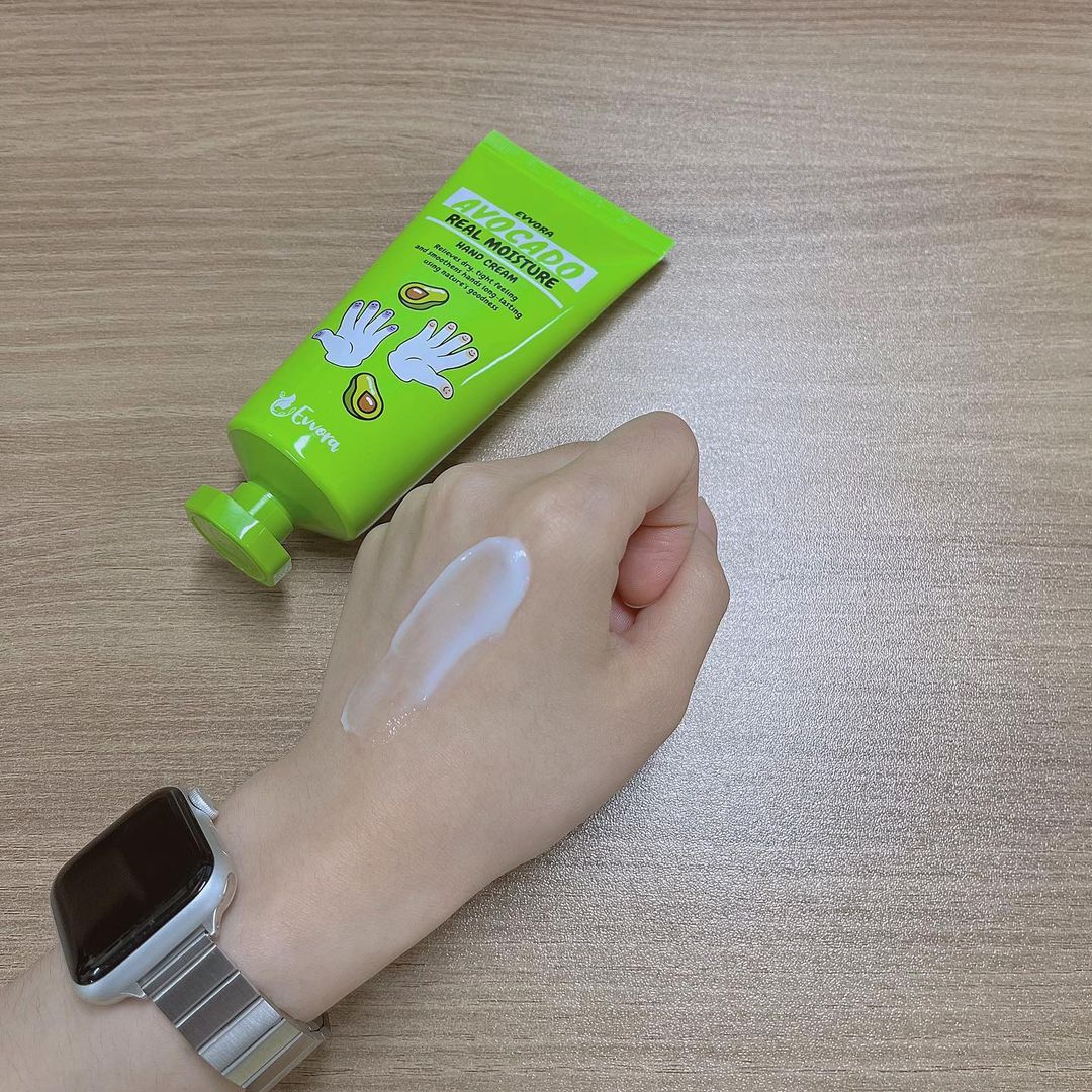 1 Likes, 0 Comments - 새미 (@_saem_2) on Instagram: “#광고 핸드크림_풋크림_풋팩 올인원으로 케어 가능한 이보라 3종세트 입니당🙌🏻 우선 향 부터가 자극적이지 않고 은은한데, 제형도 가볍고 산뜻해서 그런지 손, 발에도 잘 스며...