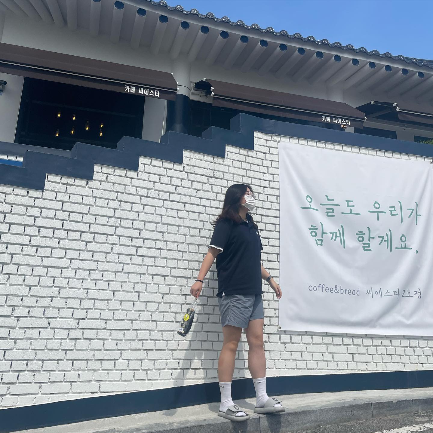 여기 먹물빵 JMTGR 👍 
여름 코디 어렵다.