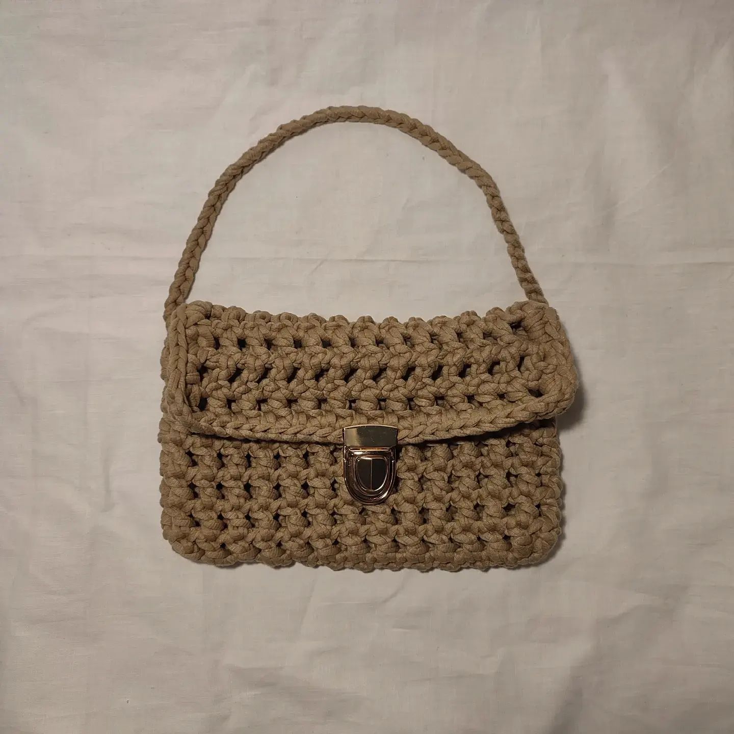 mesh shoulderbag 🛒 (21x14 cm) 
available custom sizes
material : T-shirt yarn
price : 150k
order through dm or shopee
link shopee in bio 🔅