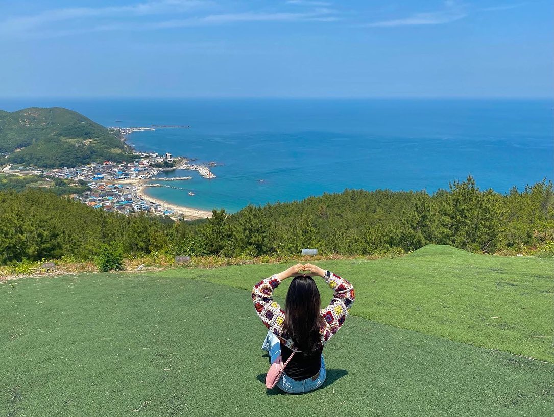 📍포항 곤륜산
⠀
20분 빡세게 올라가면 볼 수 있는 멋진 뷰✨
땀💦 뻘뻘 흘리면서 올라간 보람이 있다💕
⠀
•
•
•
#사진기록📷 #포항여행 #곤륜산 #곤륜산활공장 #사진스타그램 #사진여행 #사진소통 #사진계정 #사진계정맞팔 #photo #photogram