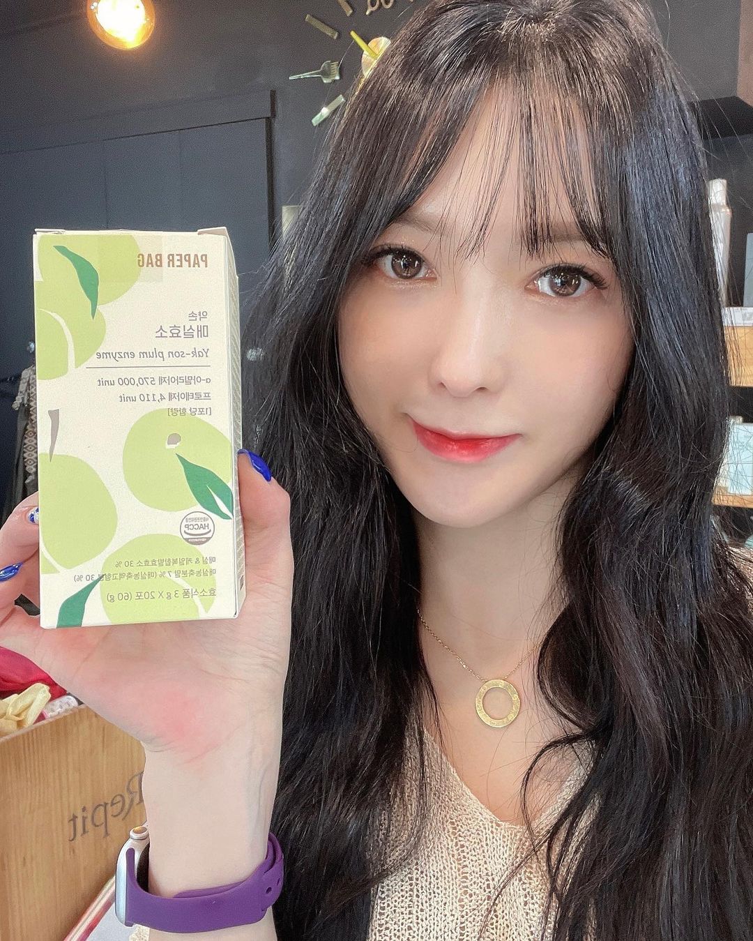 이솔유 on Instagram: “#광고 🏷페이퍼백 약손매실효소: https://bit.ly/3mHfbOw 인친님들 매실🫒좋은건 다들 아시죠??? 천연소화제 ‘매실’+친환경으로 재배한 해독 끝판왕 ‘케일’을 담은 한 포