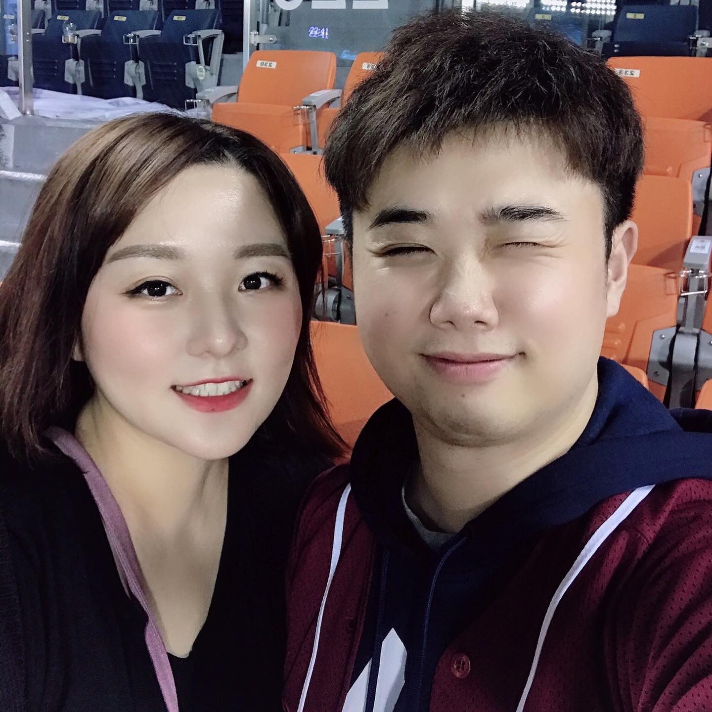 #벌써삼년전 #야구장데이트 #키움 
-
키움팬인 구남친(=현남편)따라 처음 가 본 야구장 ⚾️
모르는 응원가 따라부르면서 신나게 직관잼💖
-
현재 KBO 리그 2위 중인 키움!!!
퐈이팅해서 또 직관하러 가야지👀🎶