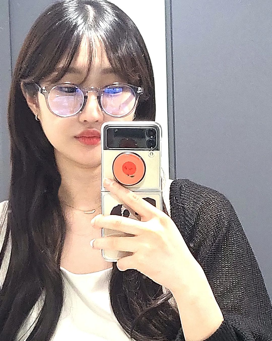 @m._.ran on Instagram: “아리같다는데,, 나는 넘 맘에드는 안경장만👓 색상도 영롱하고 엄청 가벼운 뿔테안경🤓 ✔️ S7ILUVU K9300 / 애쉬그레이 컬러 착용 블루라이트 차단 안경이라서 서마터폰