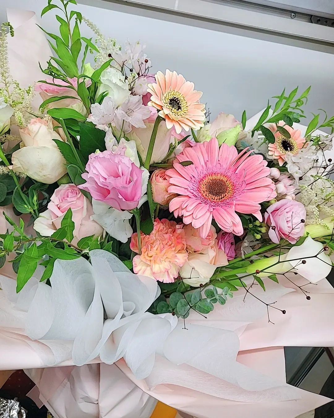⠀
⠀
스프링팀 원데이세미나🎉
⠀
매달 오프라인으로 열기를 느낄수있음에 감사한날
⠀
뉴핀 되신분들을 함께 축하하고
파트너인 선미리더님과 함께
축하도 받아서 더더욱 기쁜날🎊
⠀
몇달 지난 이글멤버인데도
사업성장샘플키트까지 챙겨주심에 감사🤗
⠀
⠀
⠀
#서방님아 #20주년 #기대해
#프리덤그룹 #스프링팀 #원데이세미나 #뉴sp #꽃다발 #시들지않게 #이스프링 #물담아 #푸로틴 #물병에