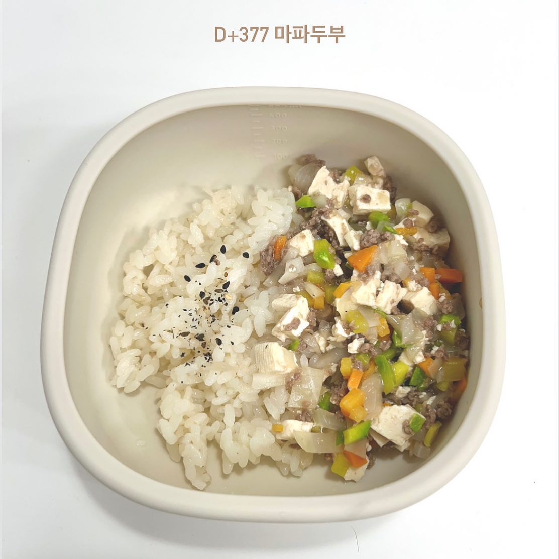 👶🏻🍚결이 식단기록
마파두부

1+1 두부를 샀는데 수량이2 찍혀있길래
총 2갠줄 알았는데 1+1의 2개였음🤣🤣

급하게 결이도 마파두부
엄마아빠는 빨갛게~ 마파두부 해서 먹음
결이는 오랜만에 너무 잘먹어줘서 고맙다😂