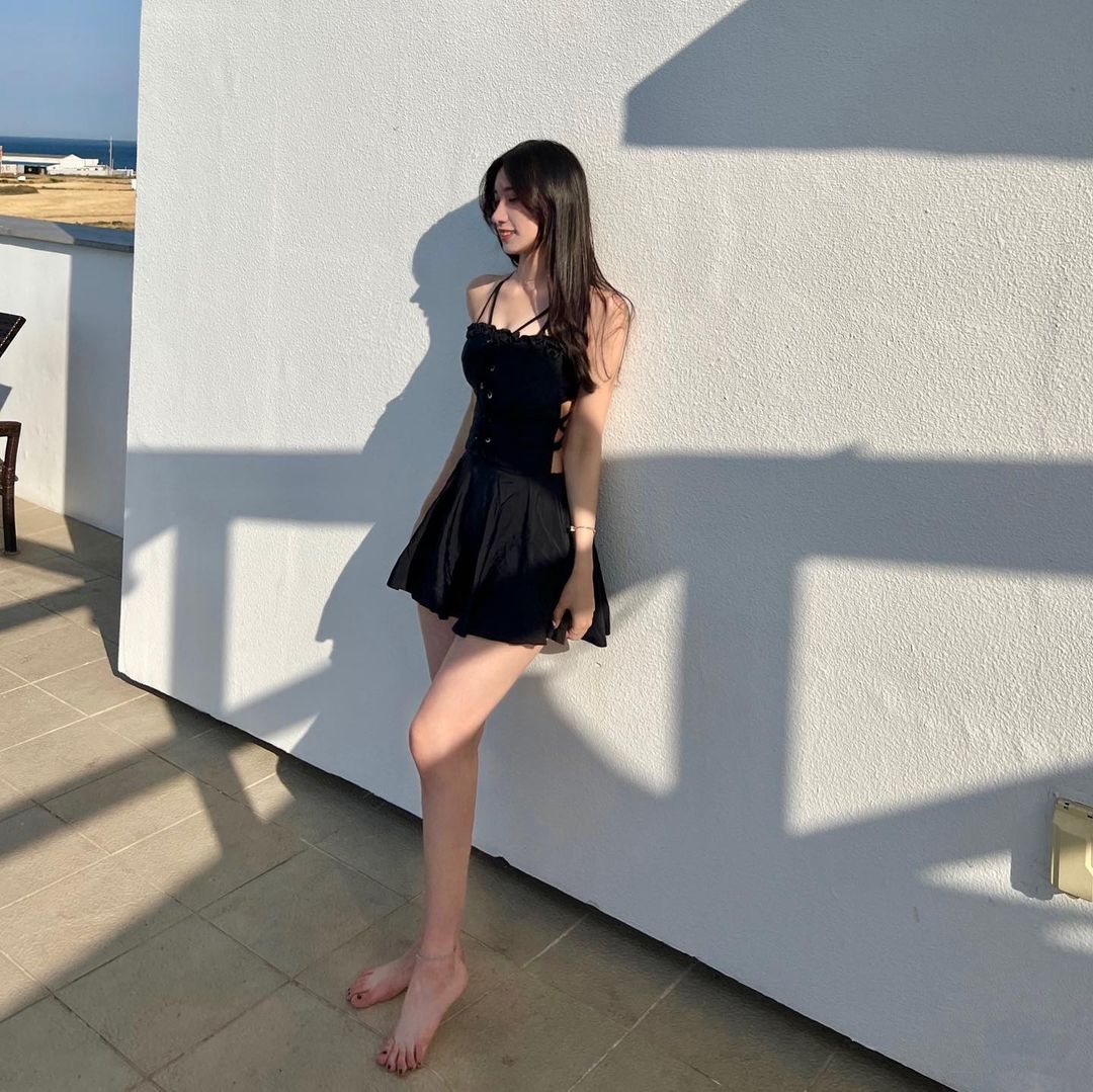 ˗ˋˏ ♡ 𝐉𝐢𝐧𝐠 ♡ ˎˊ˗ on Instagram: “다이어트 실패. 비키니는 내년에 도전👙💔 [ 𝘛𝘰𝘥𝘢𝘺'𝘴 𝘭𝘰𝘰𝘬 𝘣𝘰𝘰𝘬 ] • 𝘋𝘳𝘦𝘴𝘴 : @lala_laundry_ • 𝘈𝘤𝘤 : @bicycletr
